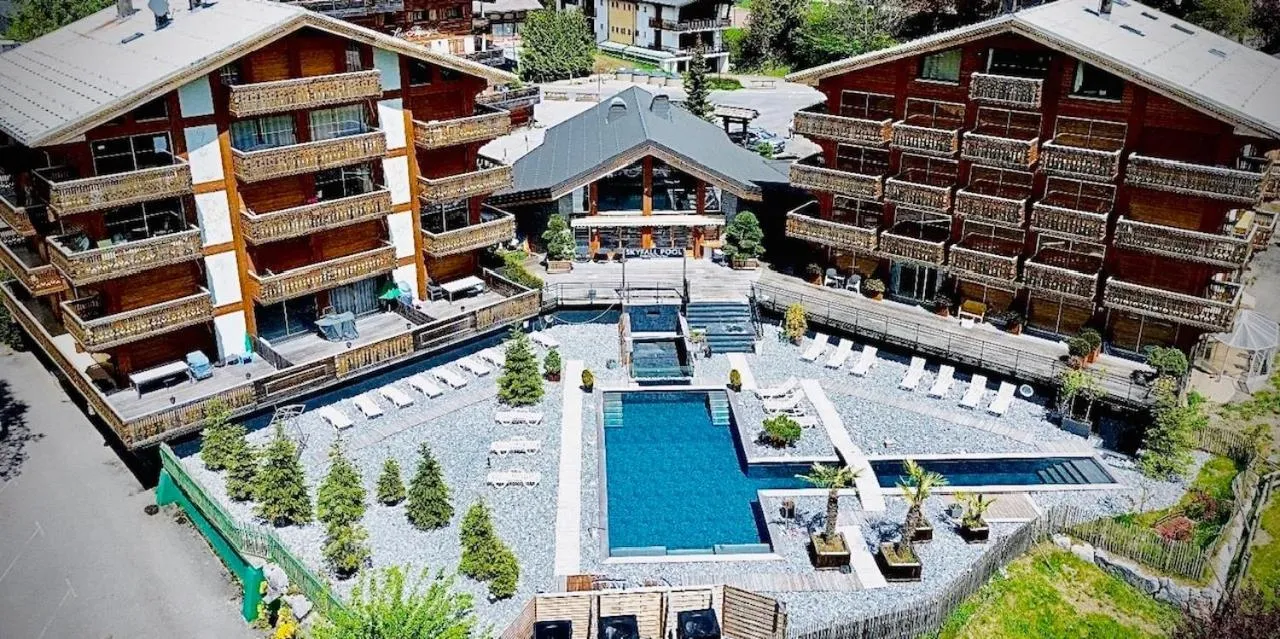 Pool View in Chalet-Hôtel Le Labrador, The Originals Relais (Relais du Silence)