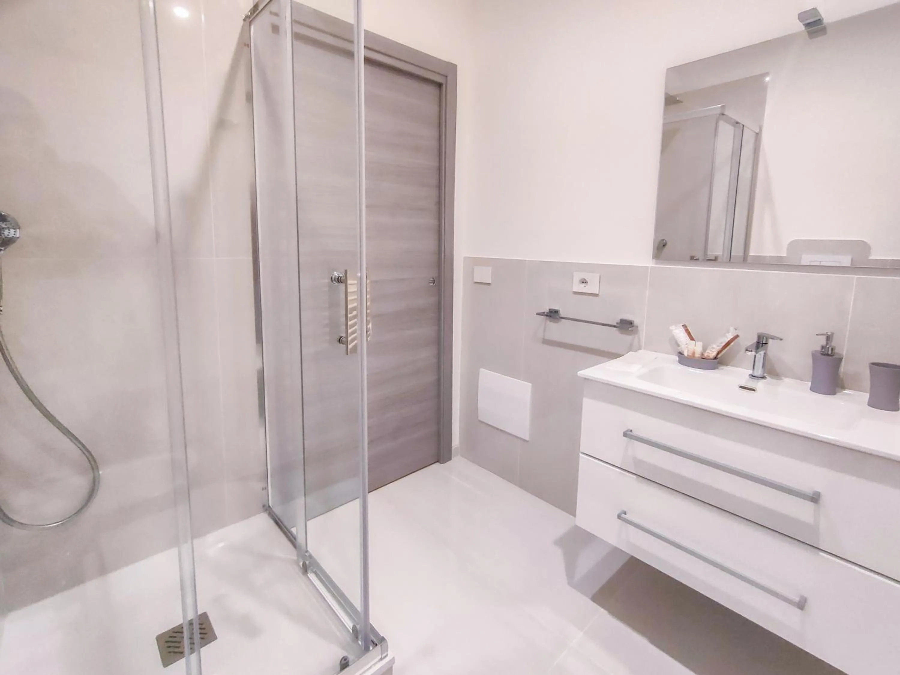 Shower in Cubacalatafimi Rooms