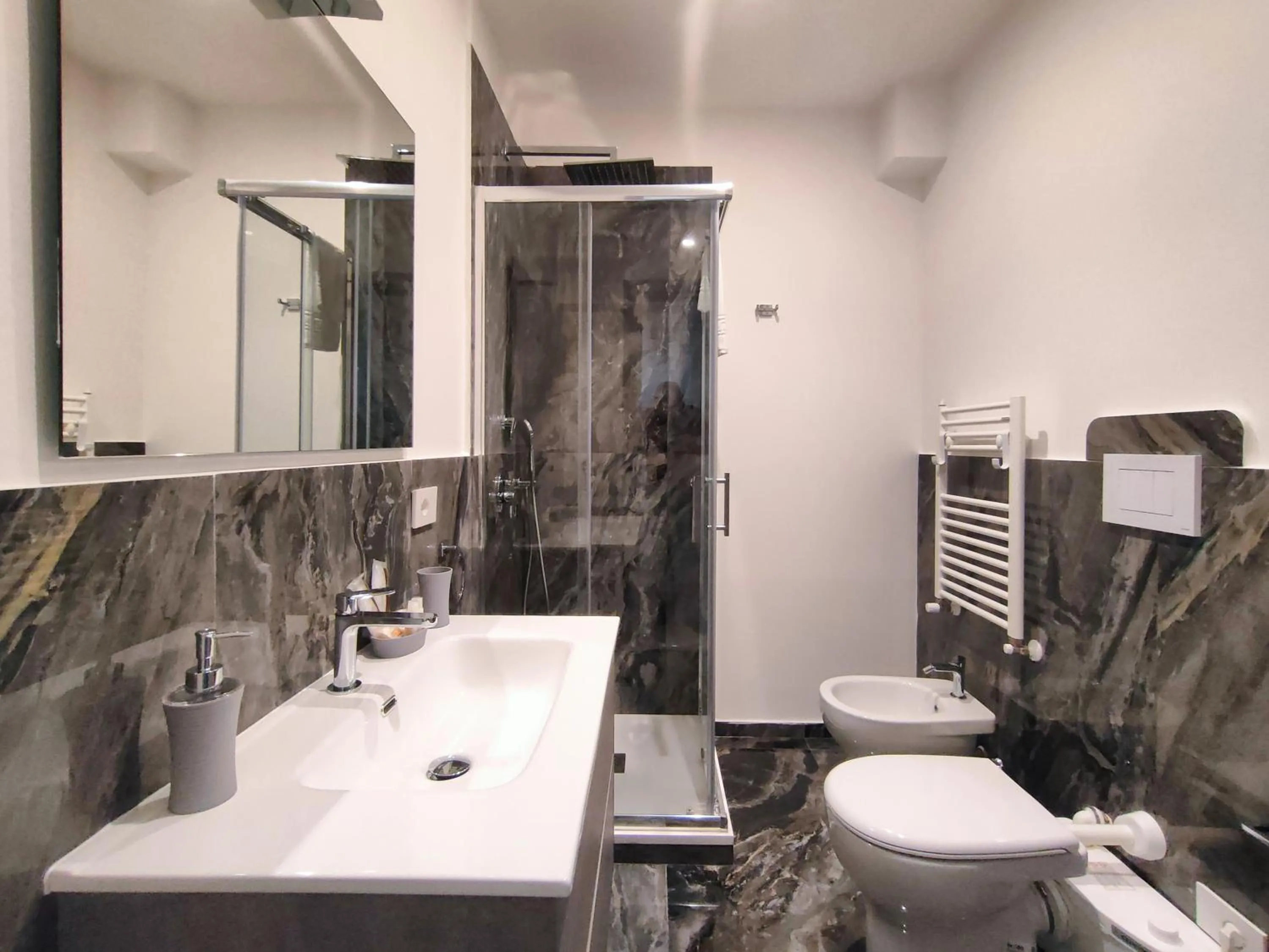 Shower in Cubacalatafimi Rooms