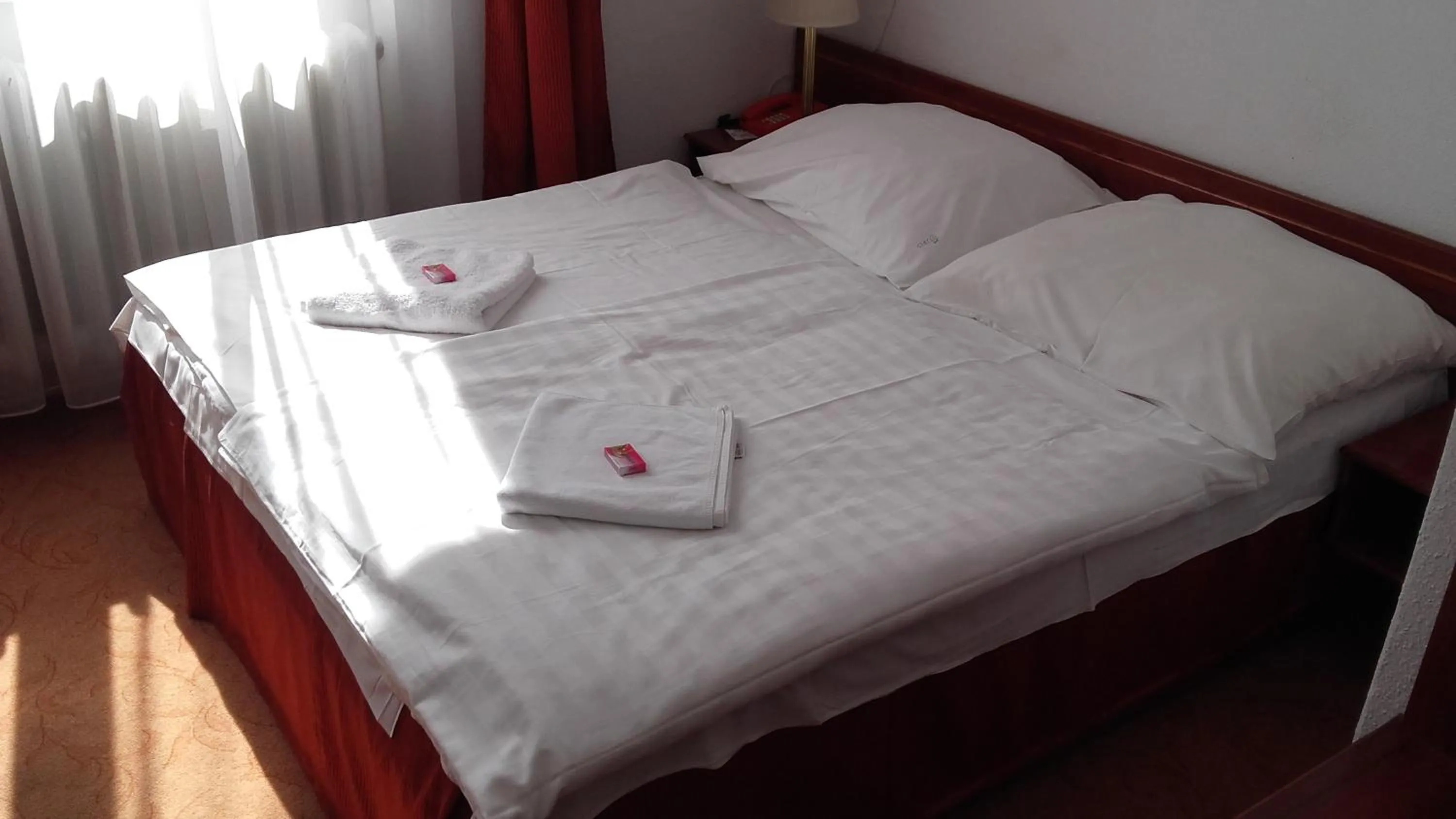 Property building, Bed in Hotel Centrál