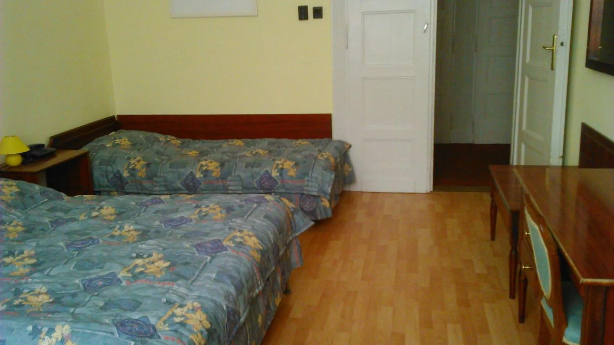 Property building, Bed in Hotel Centrál