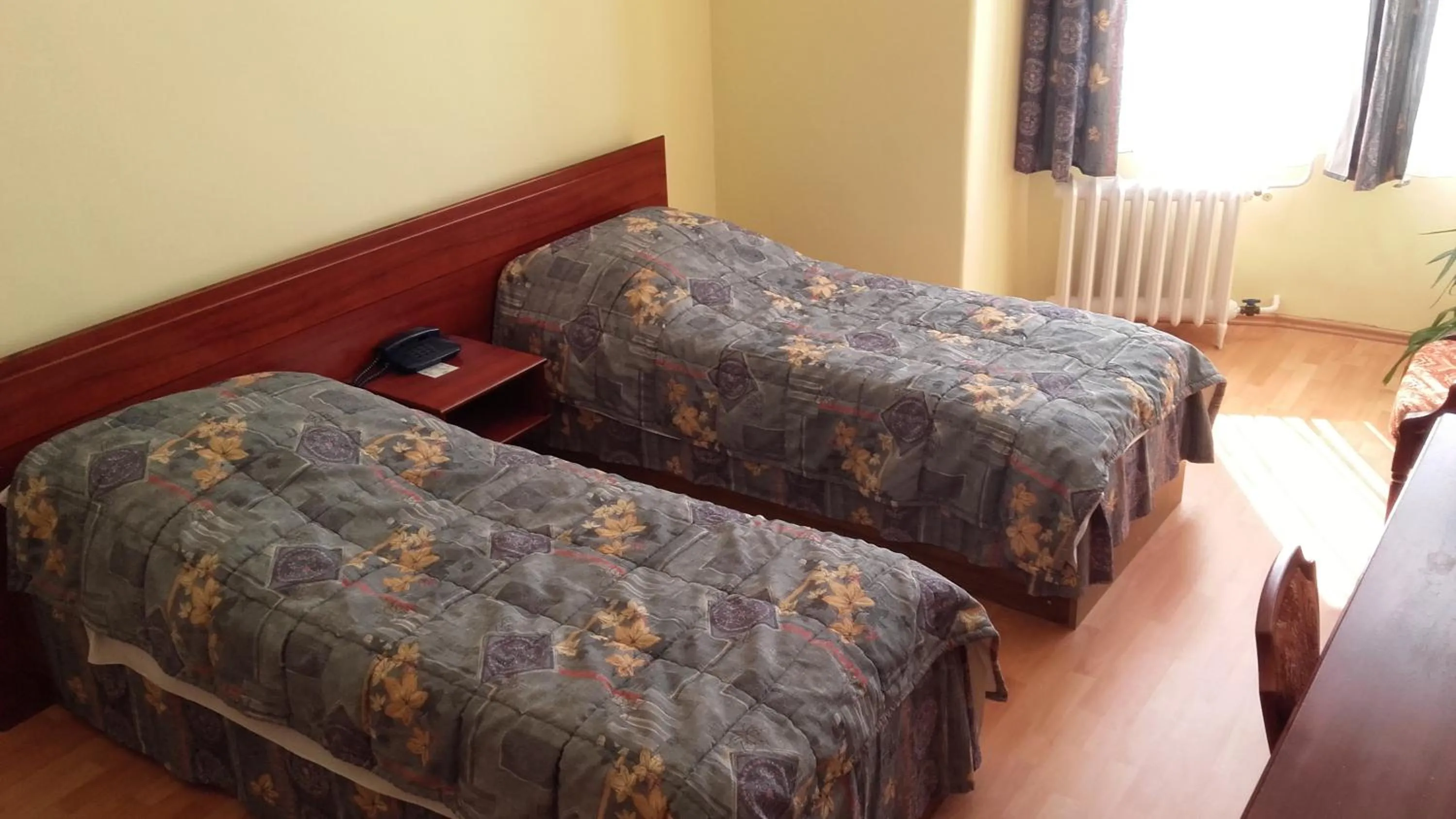 Property building, Bed in Hotel Centrál