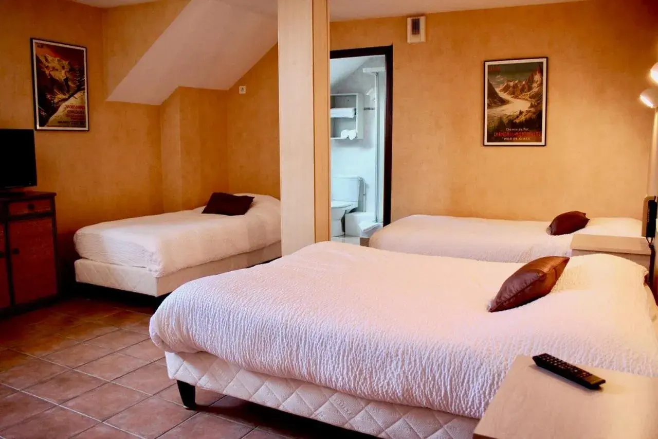 Triple Room in Logis La Chaumière Saint-Maurice Triple Room in Logis La Chaumière Saint-Maurice