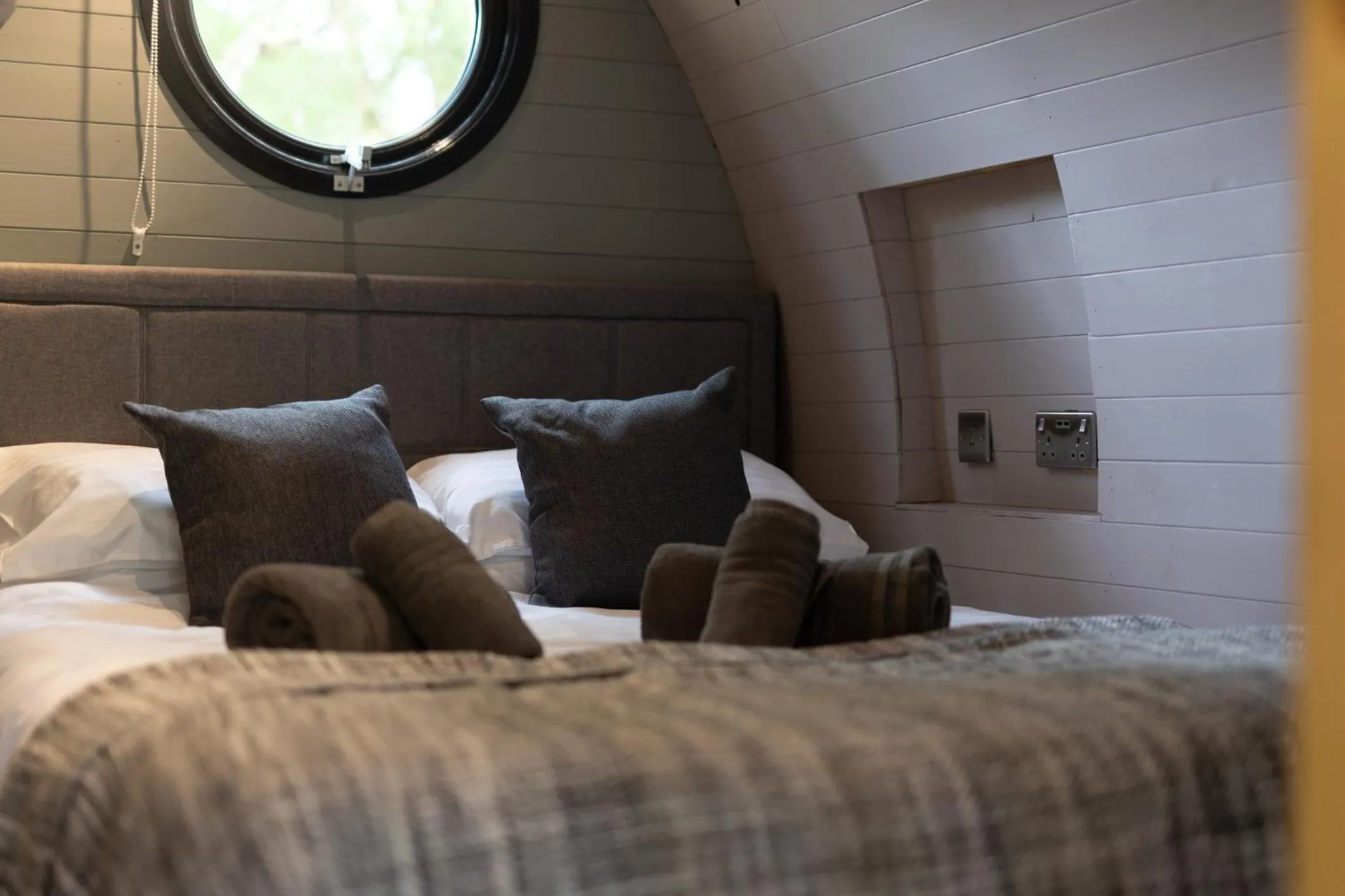 Bedroom, Bed in Cariad