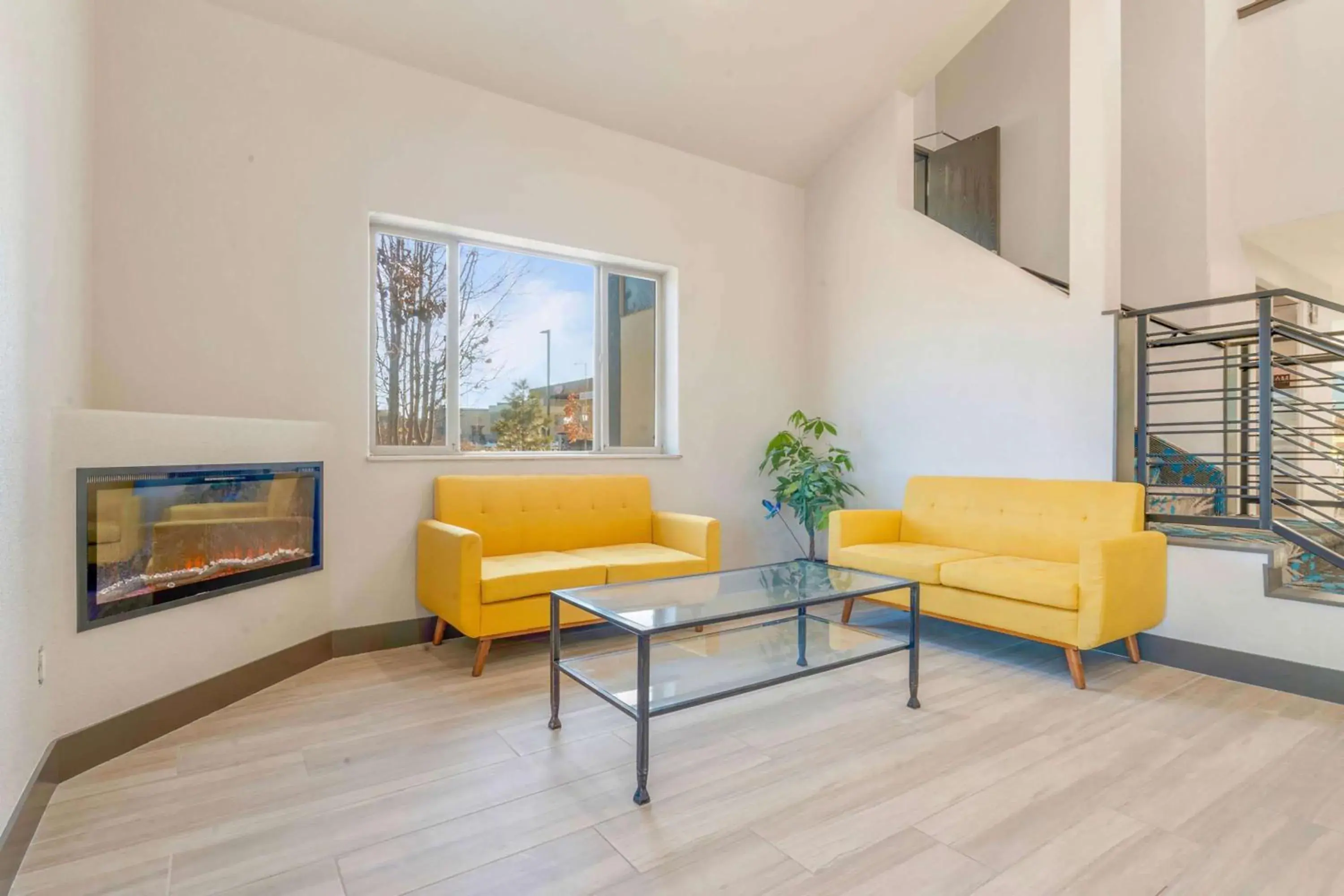 Lobby or reception in Days Inn by Wyndham Thornton Lobby or reception in Days Inn by Wyndham Thornton