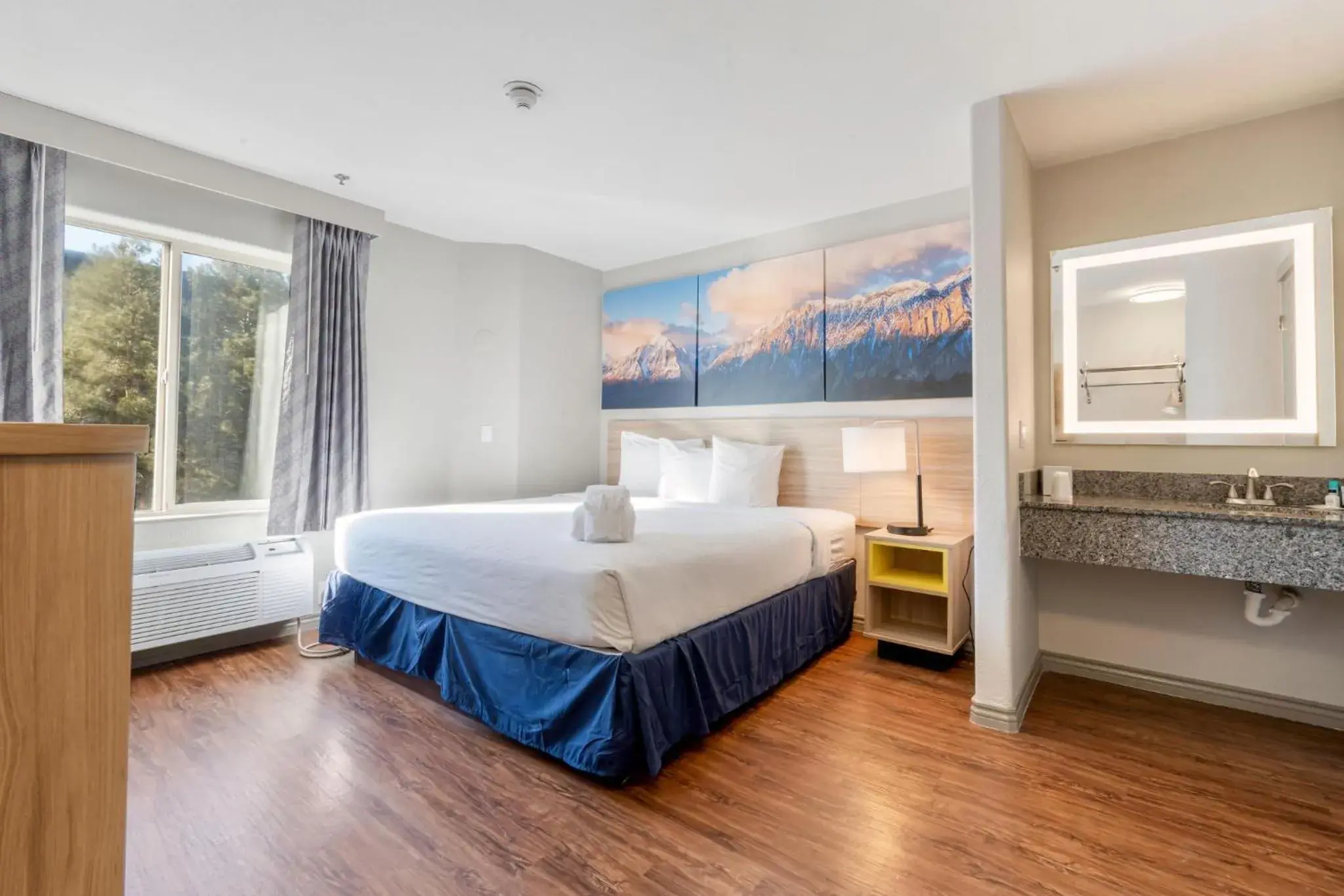 Photo of the whole room, Bed in Days Inn by Wyndham Thornton Photo of the whole room, Bed in Days Inn by Wyndham Thornton