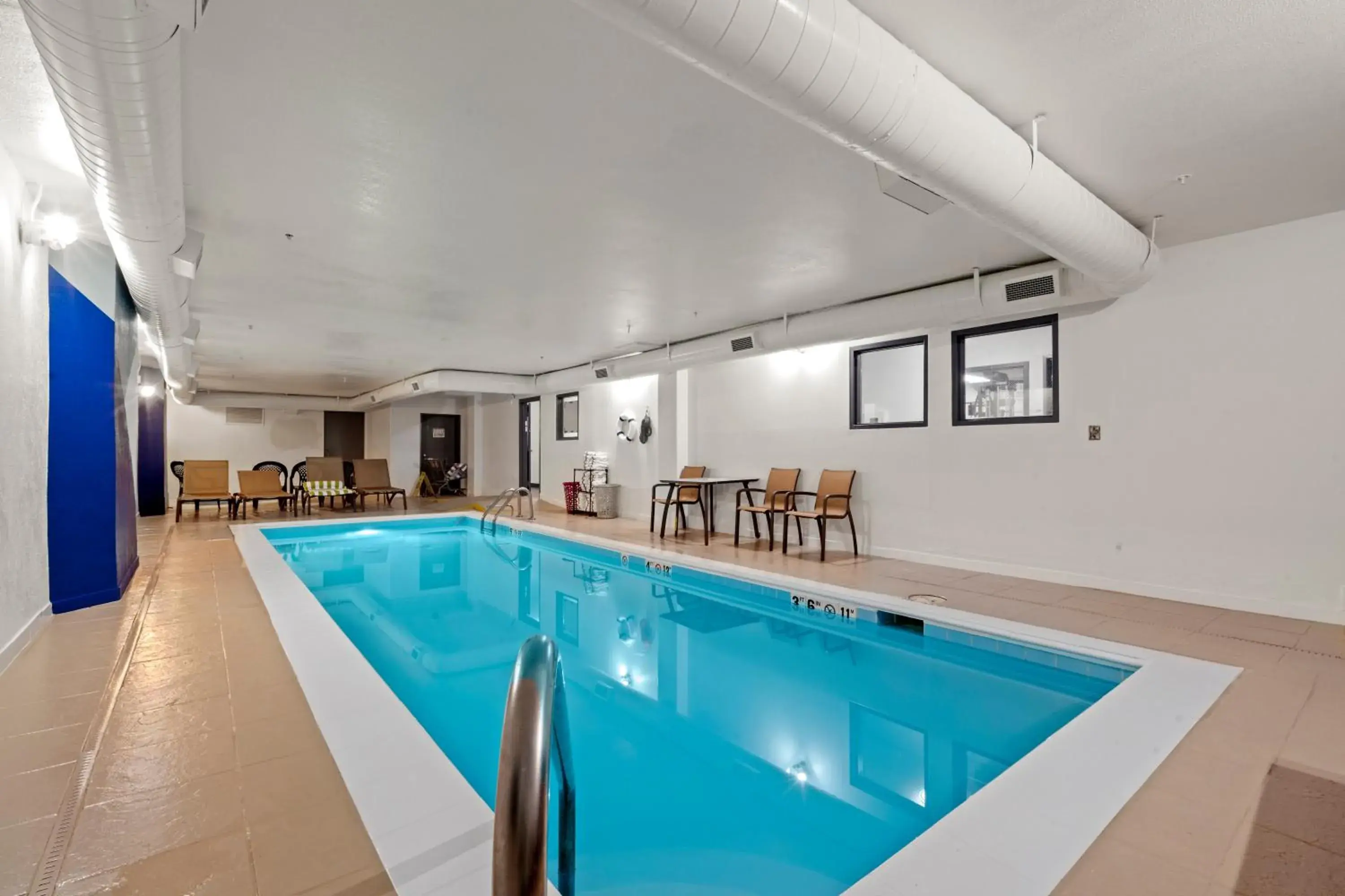 Pool view in Days Inn by Wyndham Thornton Pool view in Days Inn by Wyndham Thornton