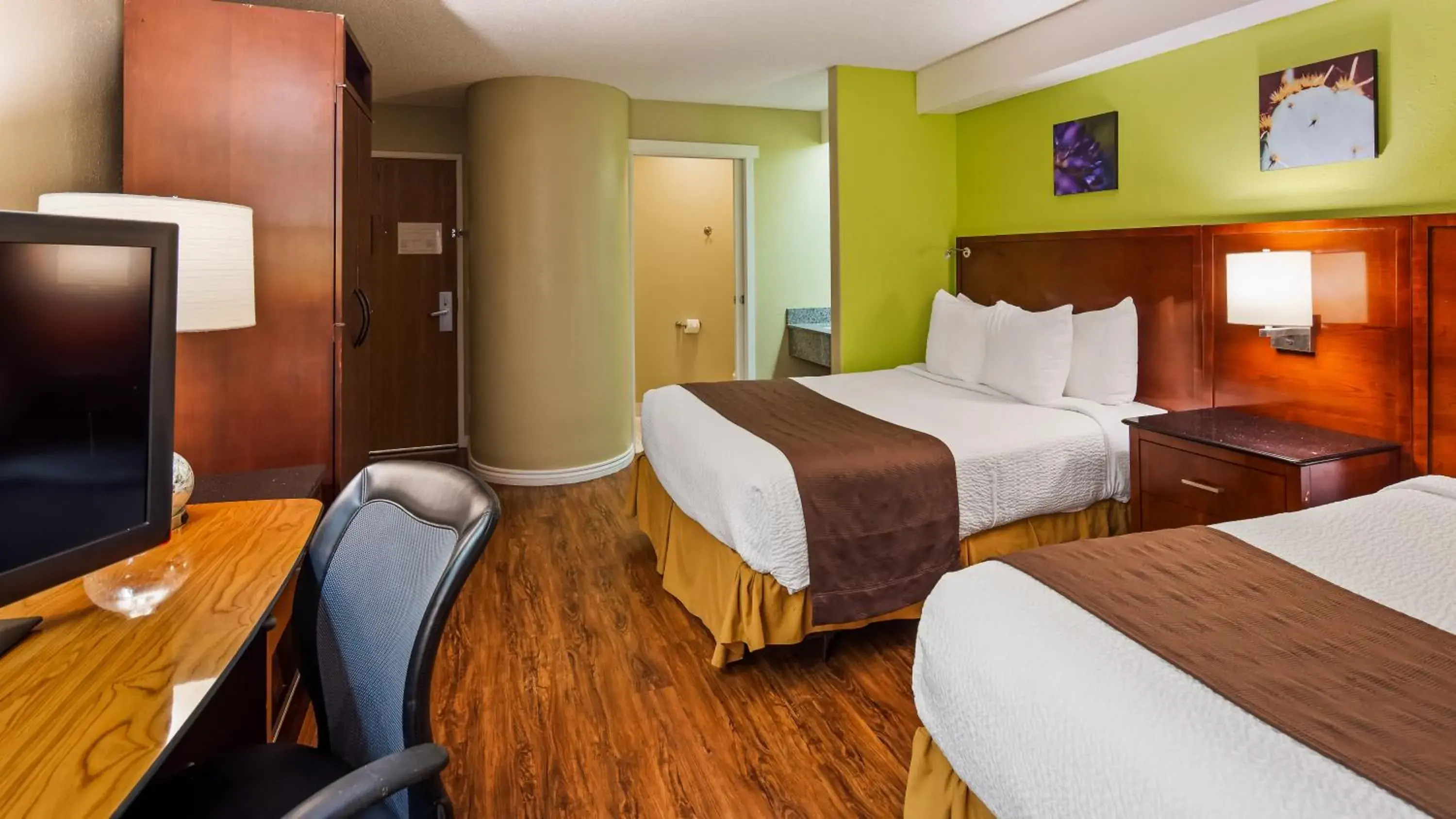 Bedroom in SureStay Plus by Best Western Thornton Denver North