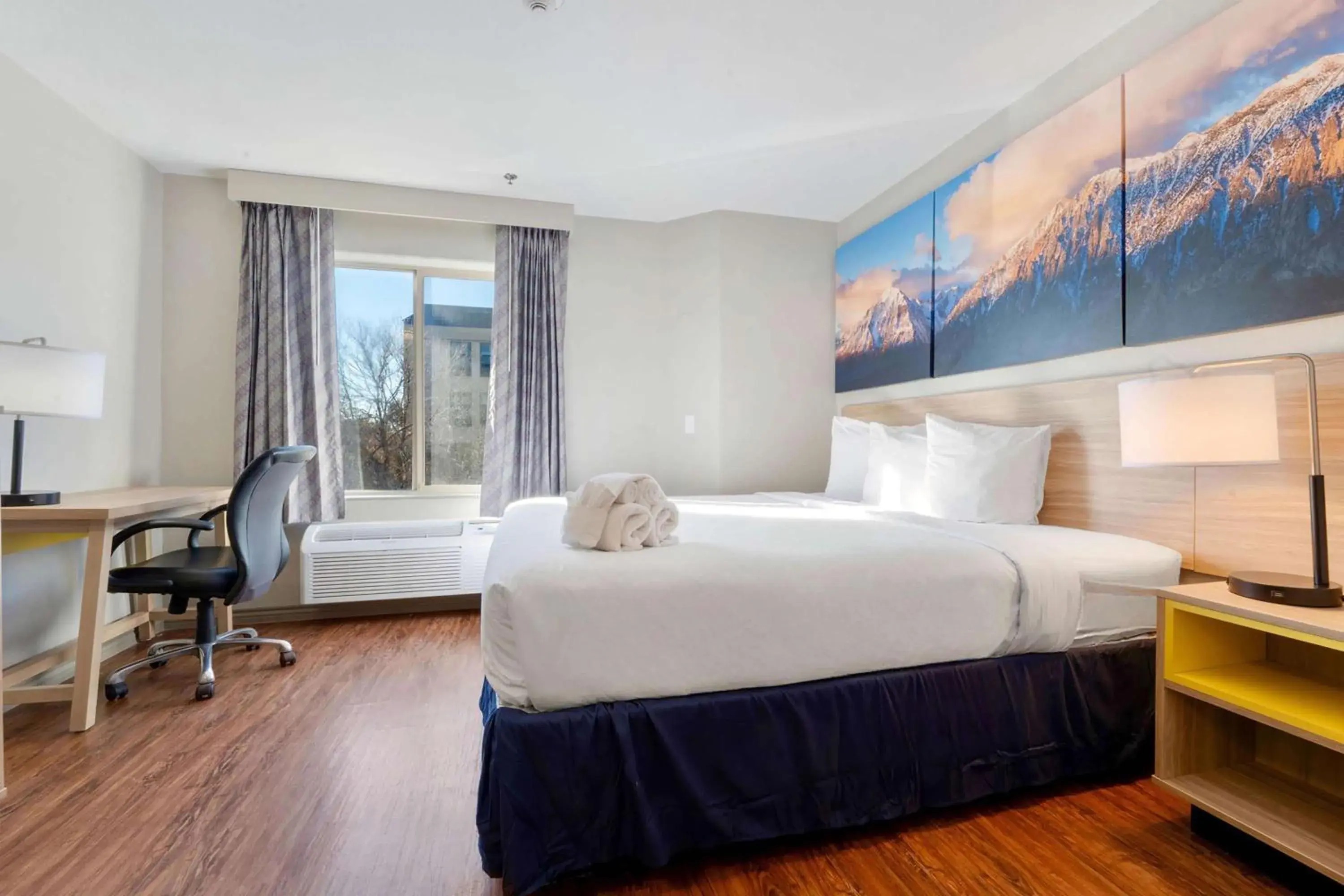 Photo of the whole room, Bed in Days Inn by Wyndham Thornton Photo of the whole room, Bed in Days Inn by Wyndham Thornton