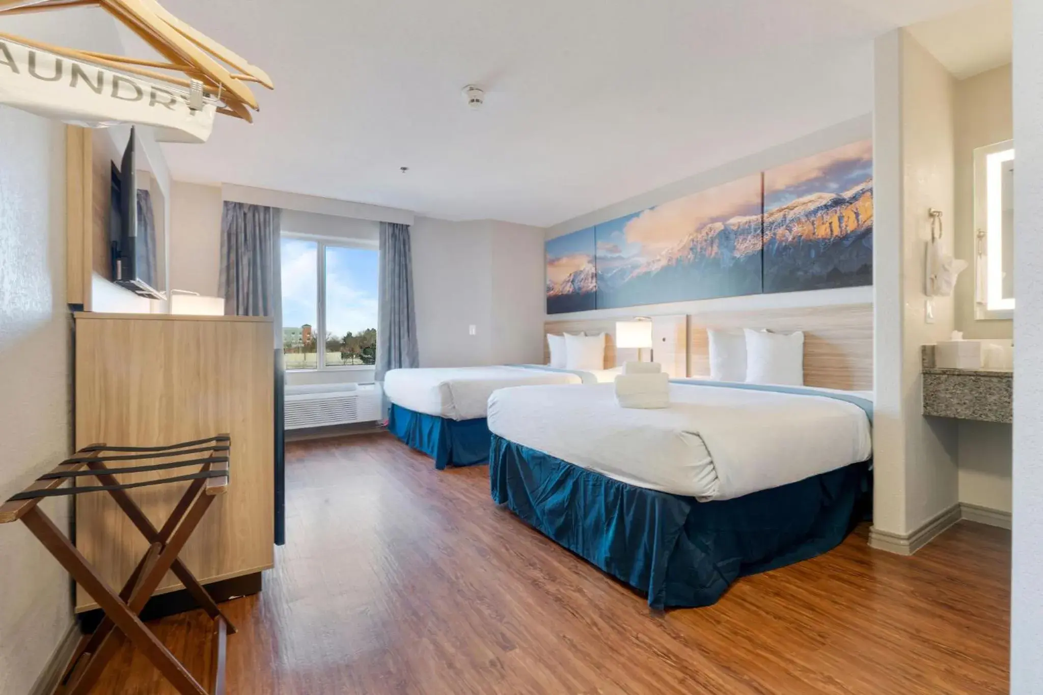 Photo of the whole room, Bed in Days Inn by Wyndham Thornton Photo of the whole room, Bed in Days Inn by Wyndham Thornton