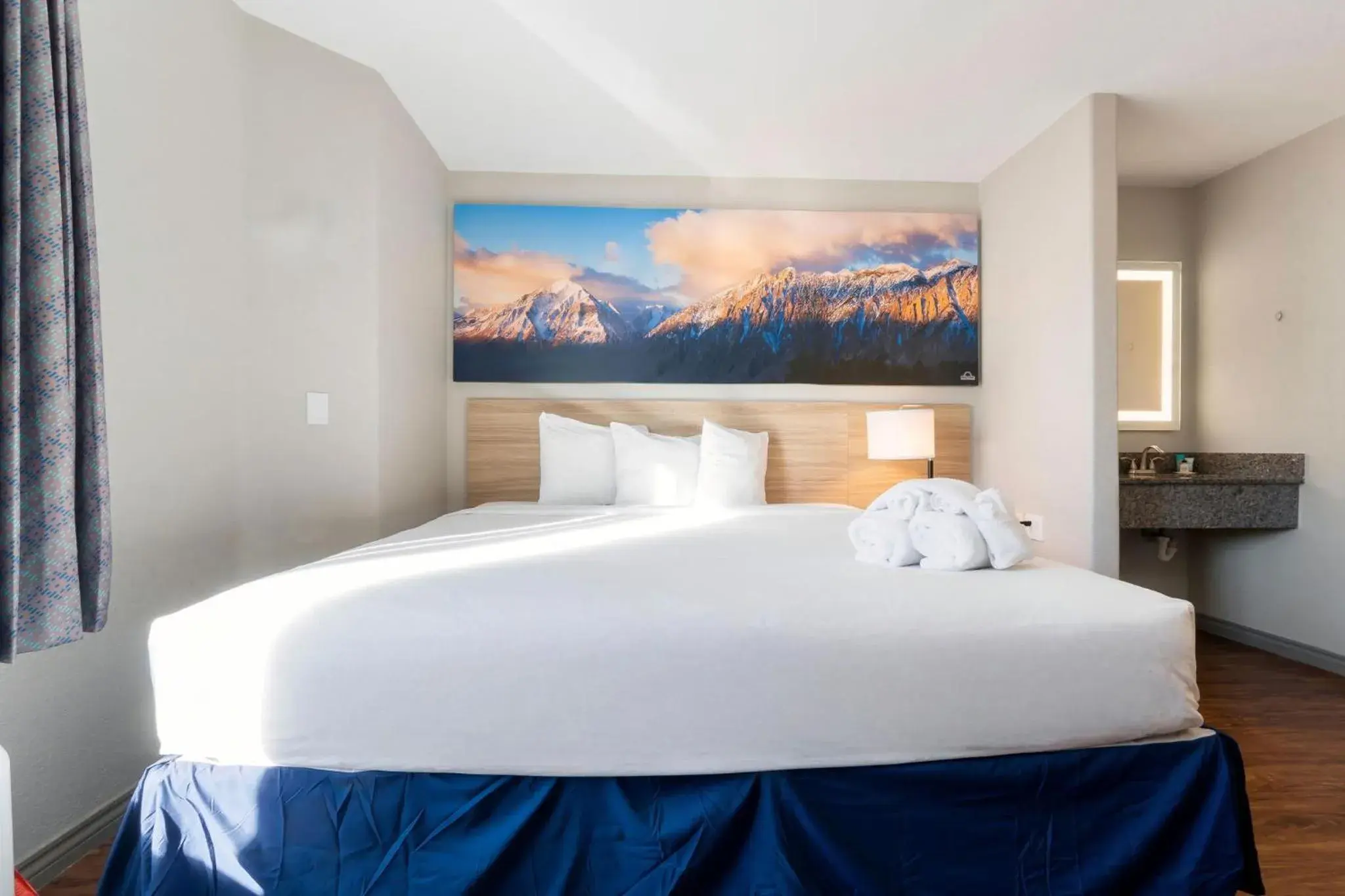 Photo of the whole room, Bed in Days Inn by Wyndham Thornton Photo of the whole room, Bed in Days Inn by Wyndham Thornton