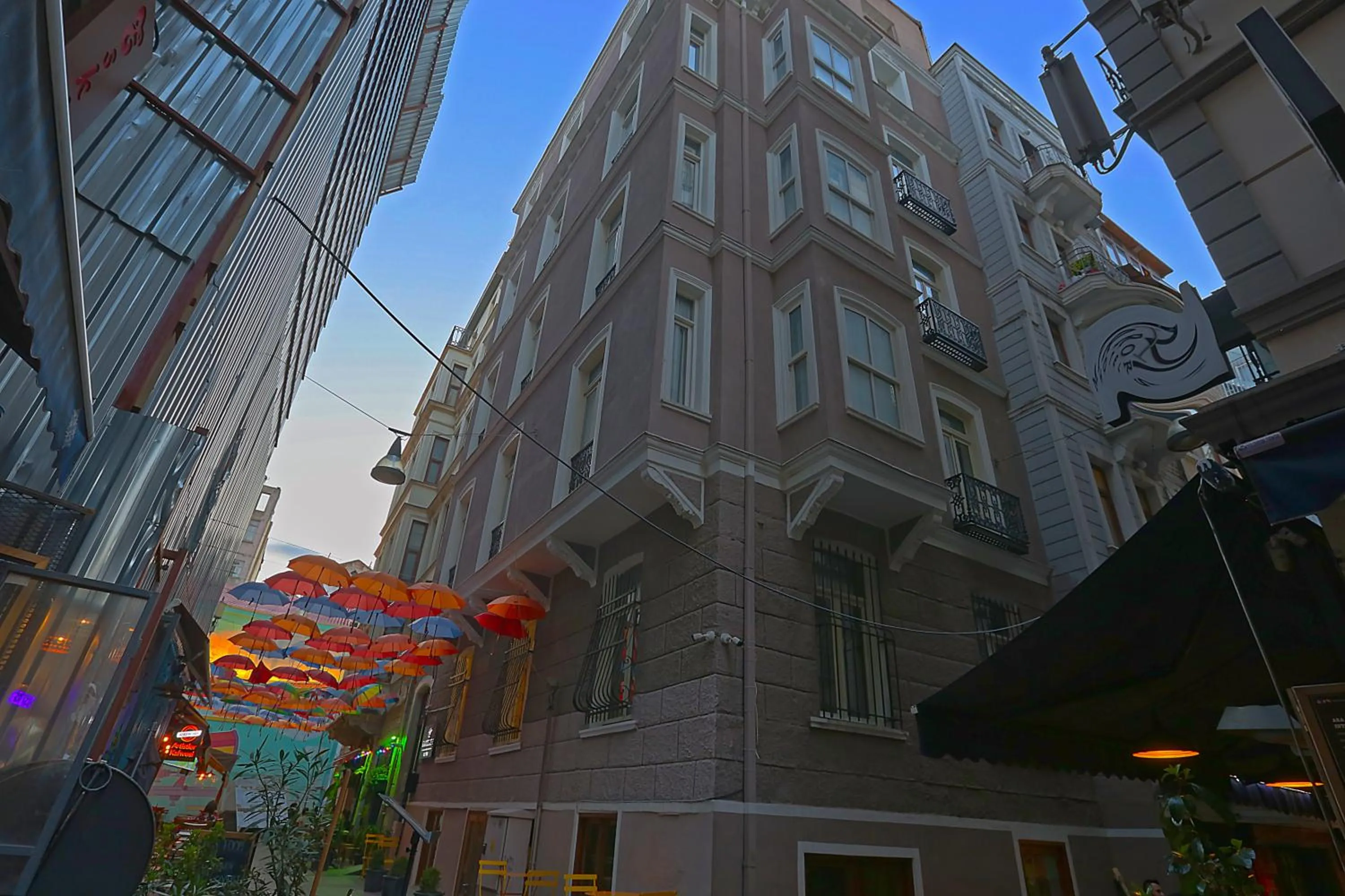 Property building in Taksim Istiklal Street Kamilbey Hotel