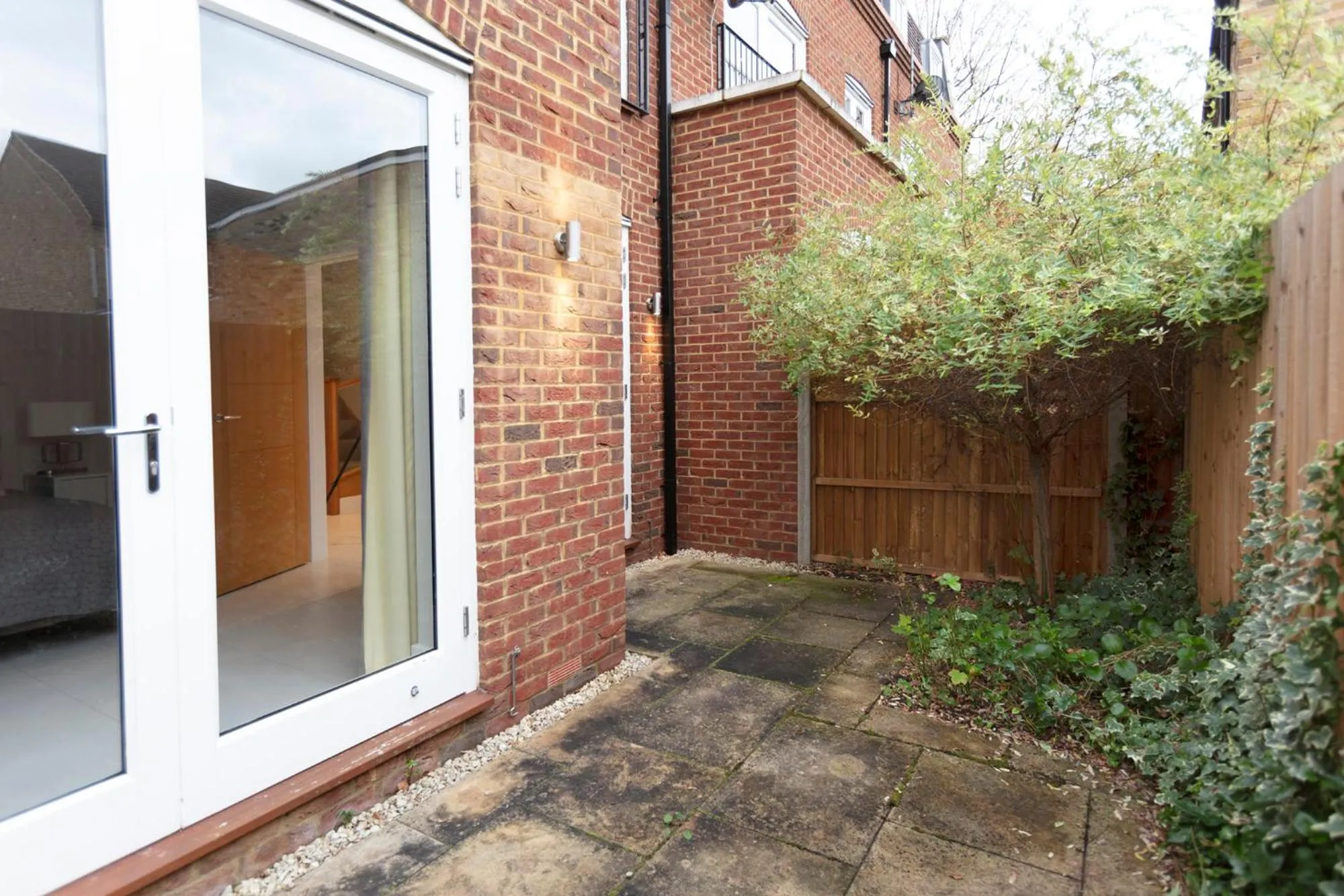 Stunning Central Windsor Town House With Parking