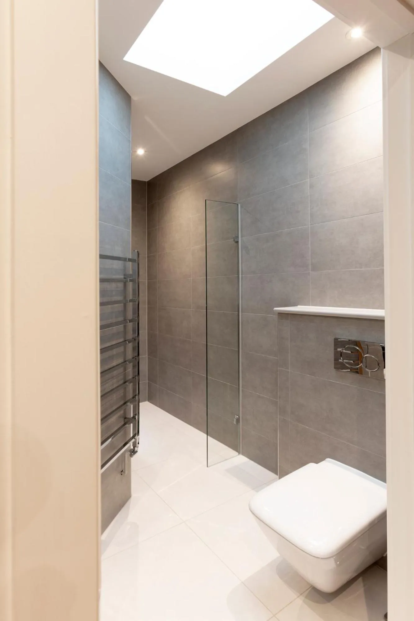 Stunning Central Windsor Town House With Parking