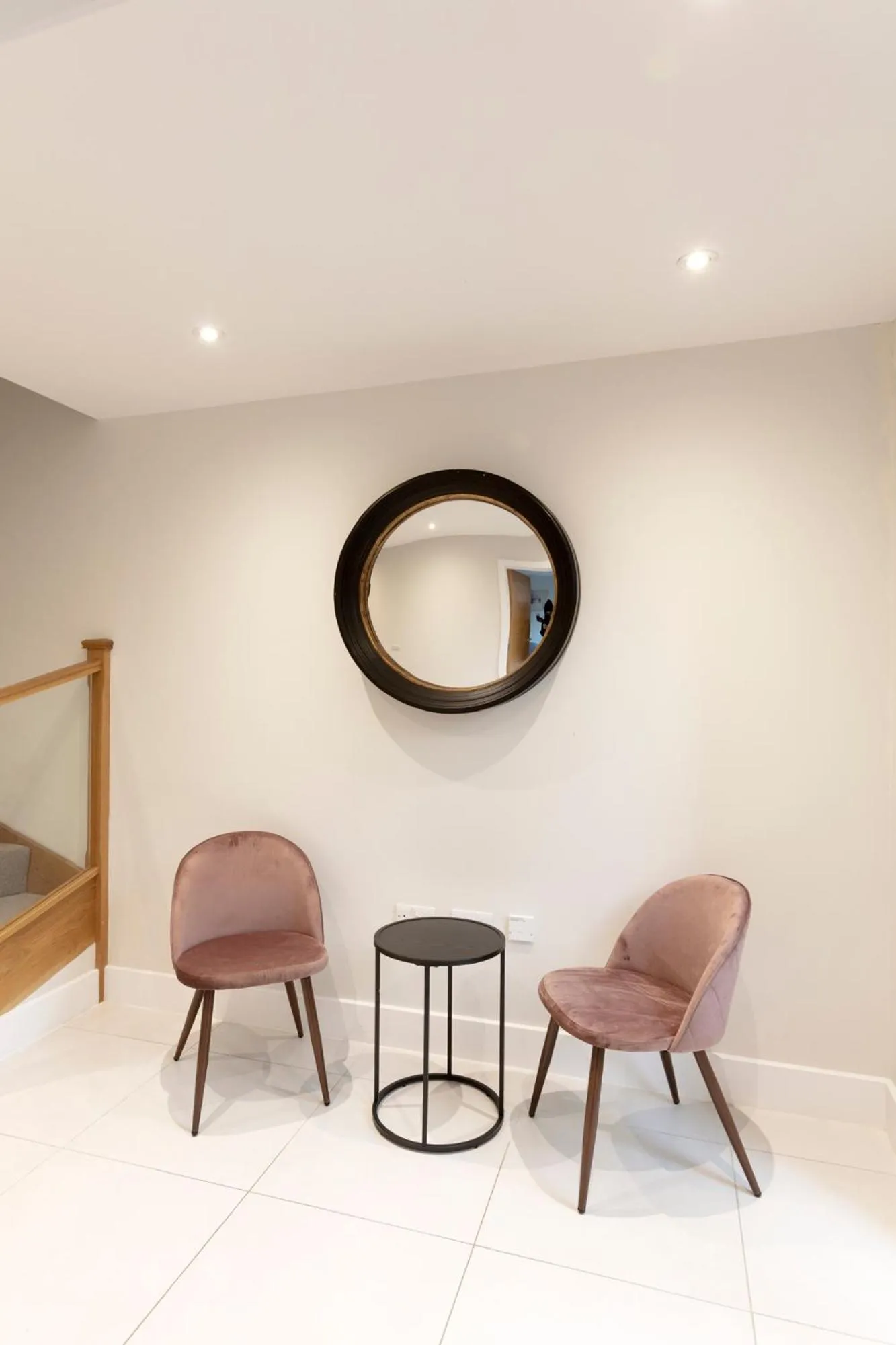 Stunning Central Windsor Town House With Parking