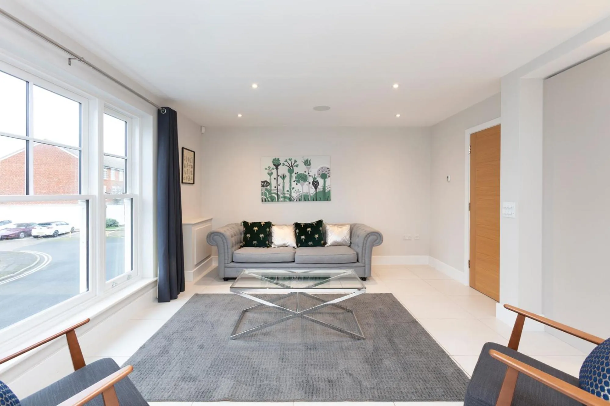 Stunning Central Windsor Town House With Parking