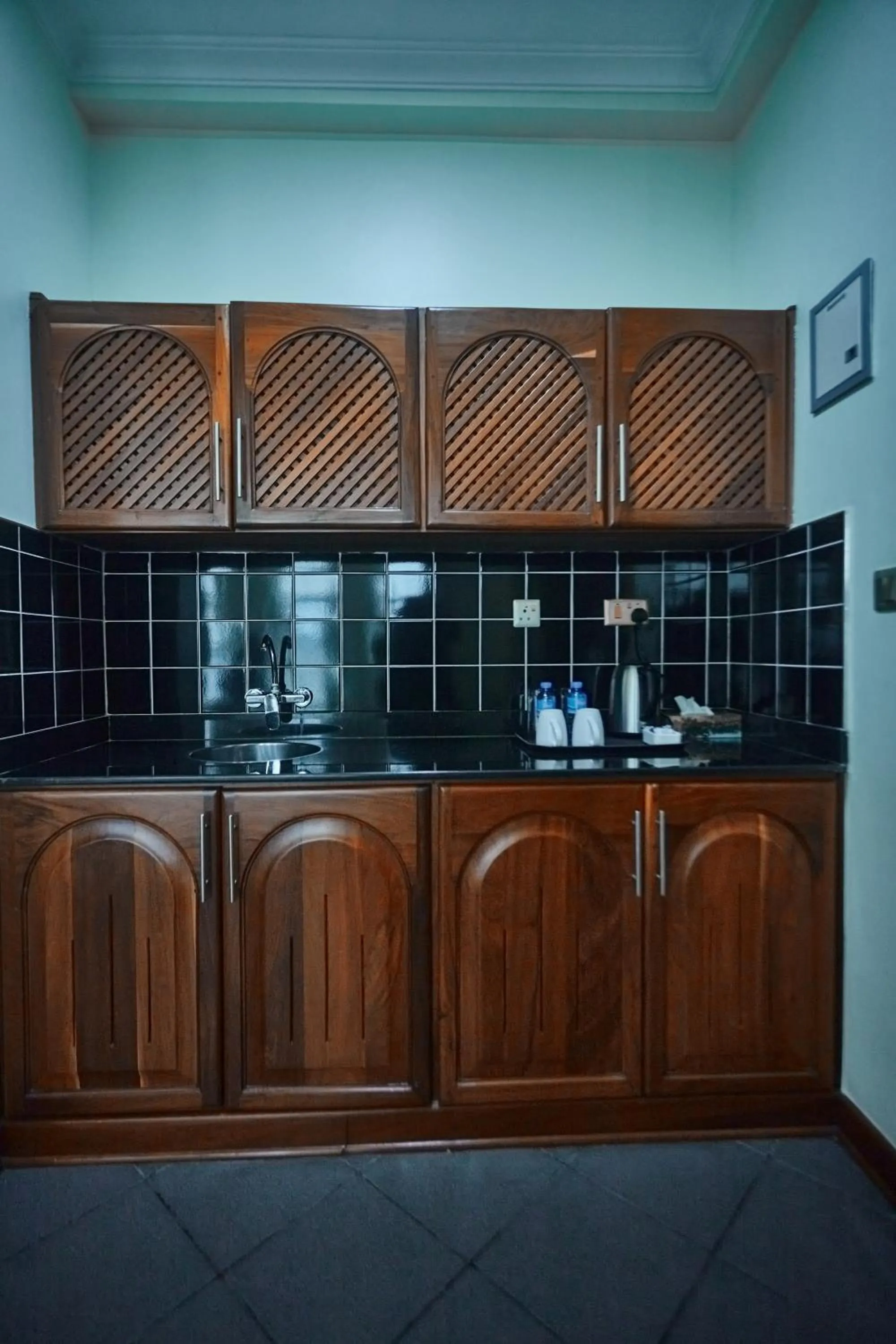 Kitchen or kitchenette in seven skies hotel