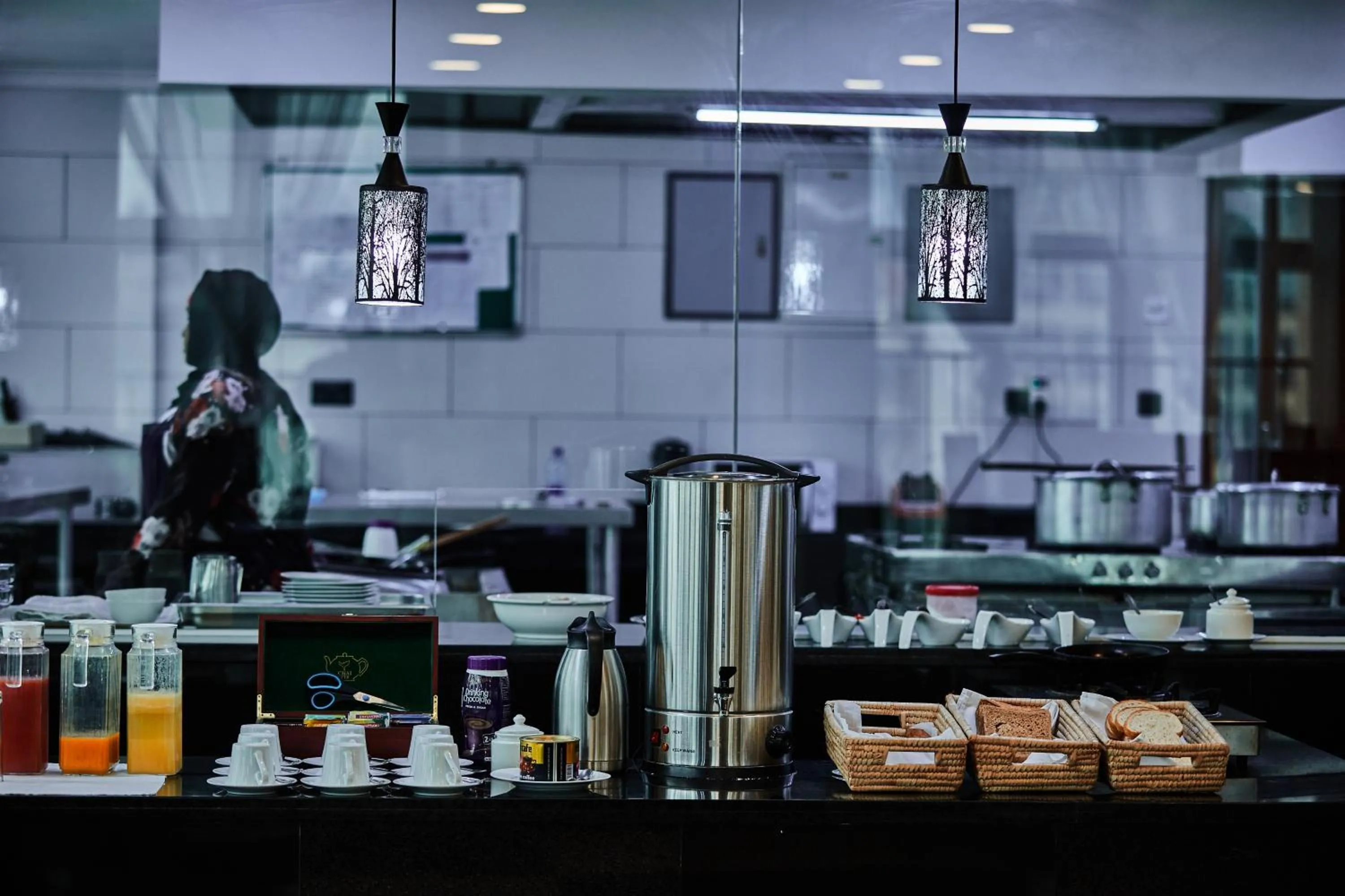 Restaurant/places to eat in seven skies hotel