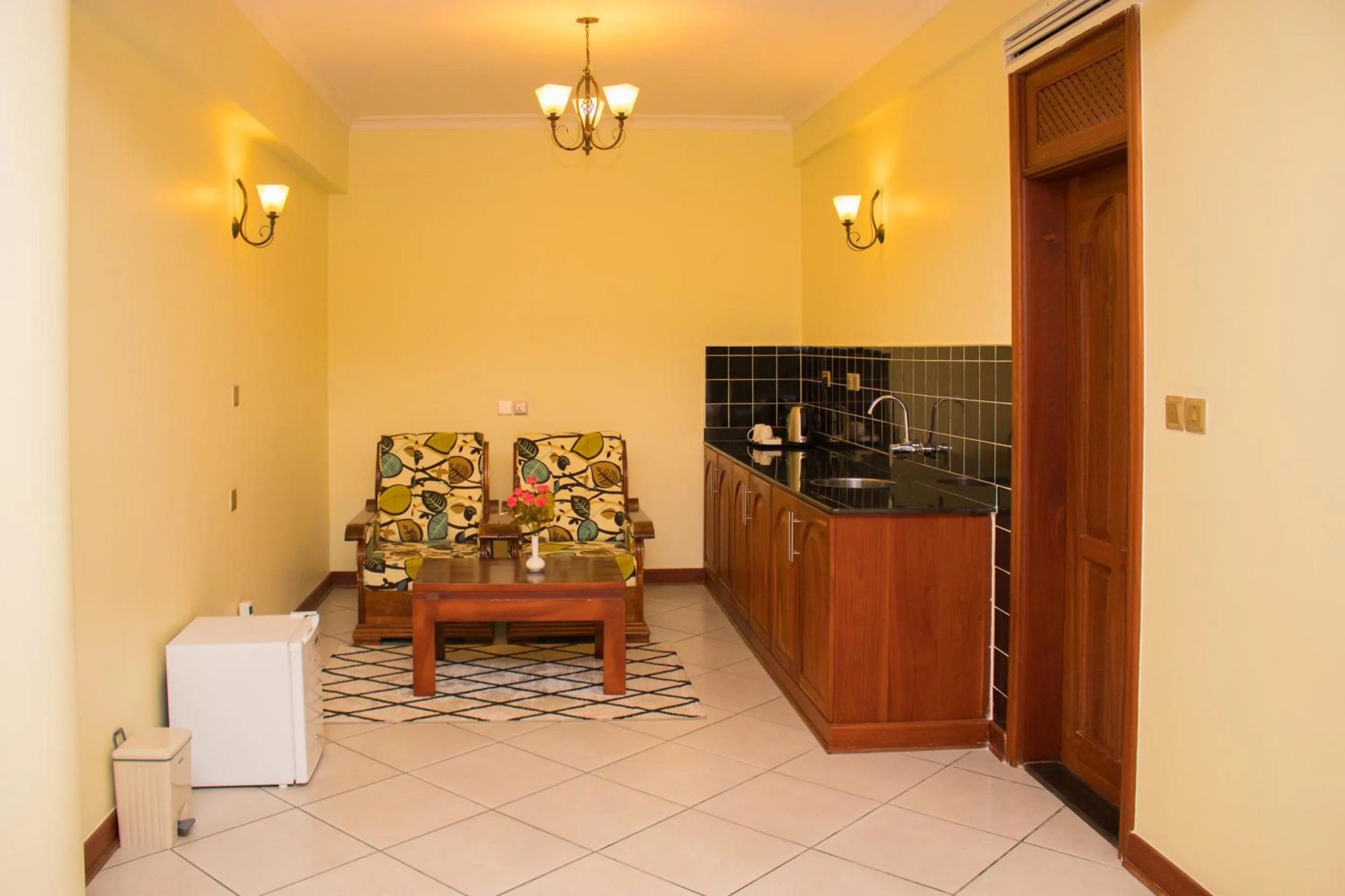 Kitchen or kitchenette in seven skies hotel