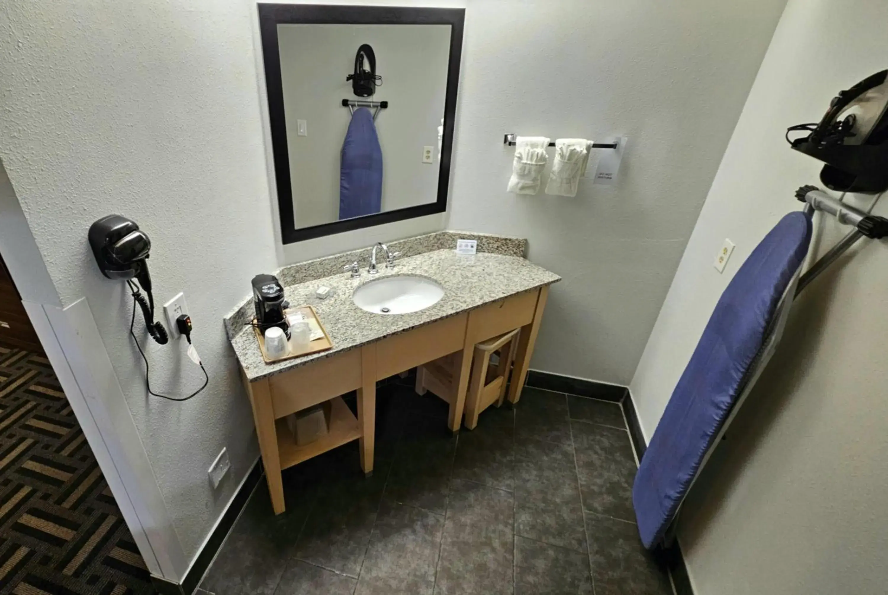 Photo of the whole room in Baymont by Wyndham Chicago/Calumet City Photo of the whole room in Baymont by Wyndham Chicago/Calumet City