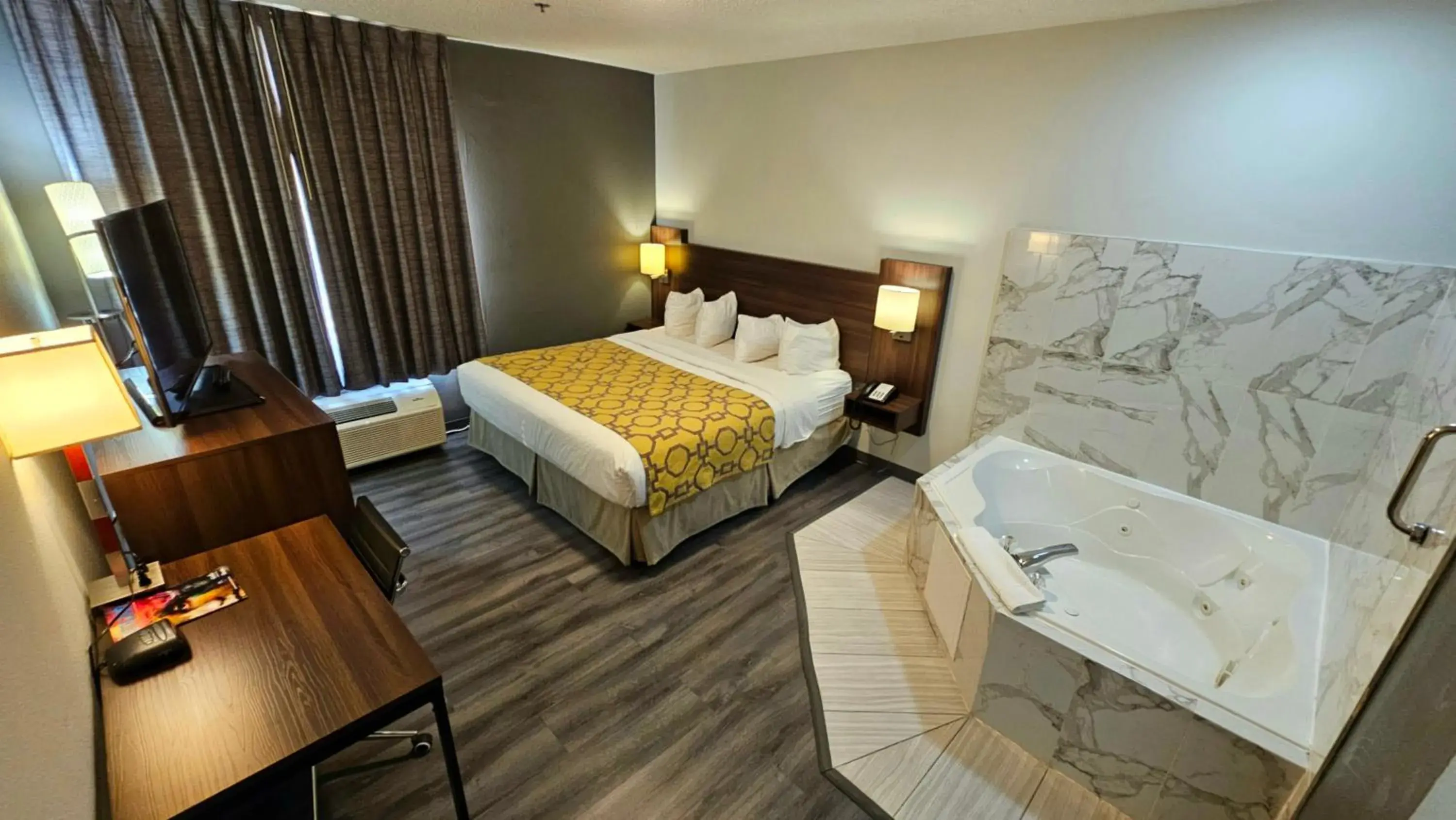 King Room with Jetted Tub - Non-Smoking in Baymont by Wyndham Chicago/Calumet City King Room with Jetted Tub - Non-Smoking in Baymont by Wyndham Chicago/Calumet City