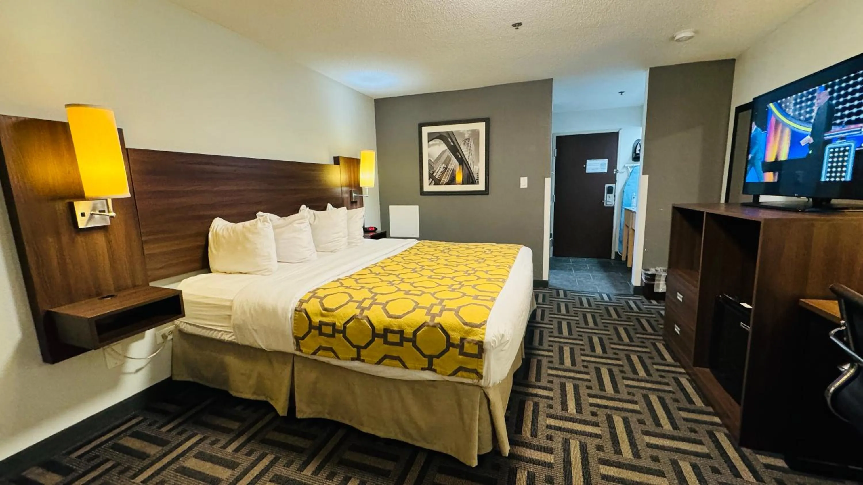 View (from property/room), Bed in Baymont by Wyndham Chicago/Calumet City