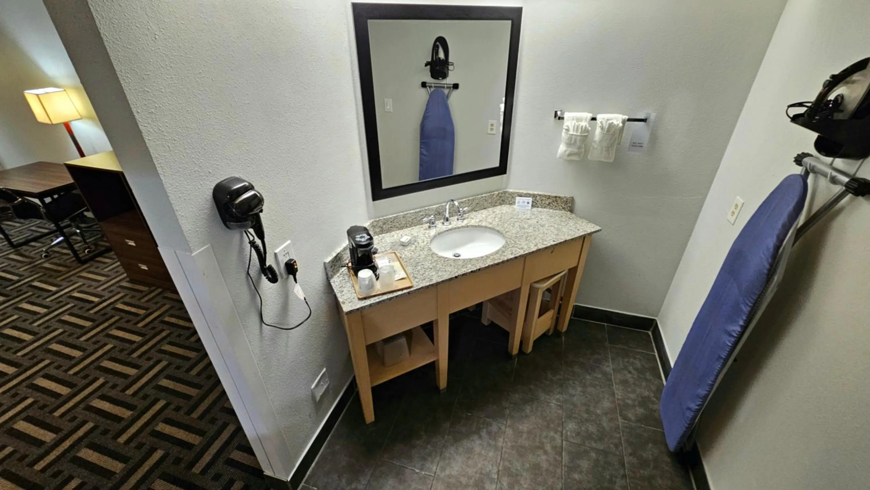 hair dresser in Baymont by Wyndham Chicago/Calumet City