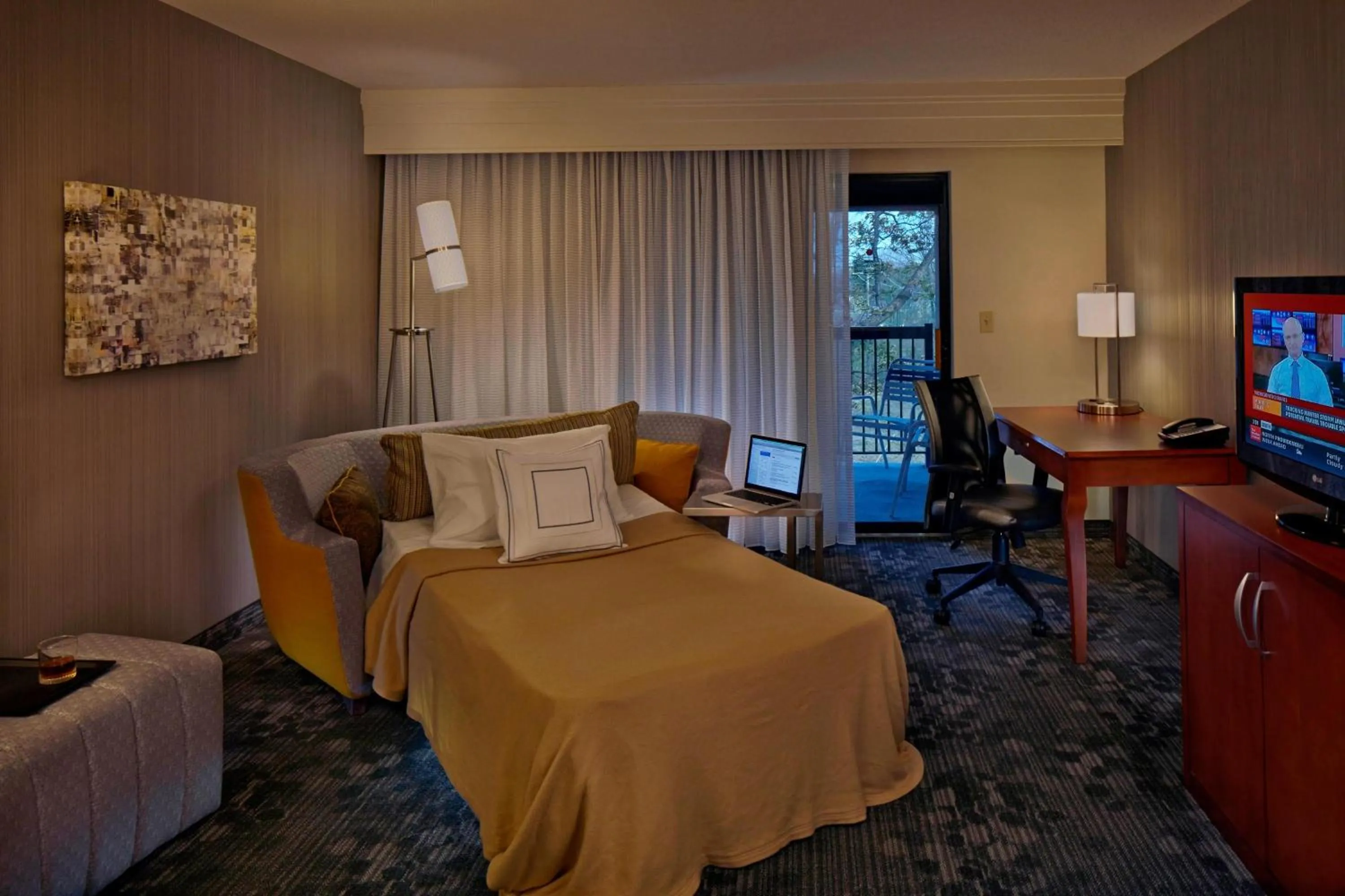 Bedroom, Bed in Courtyard by Marriott Providence Warwick