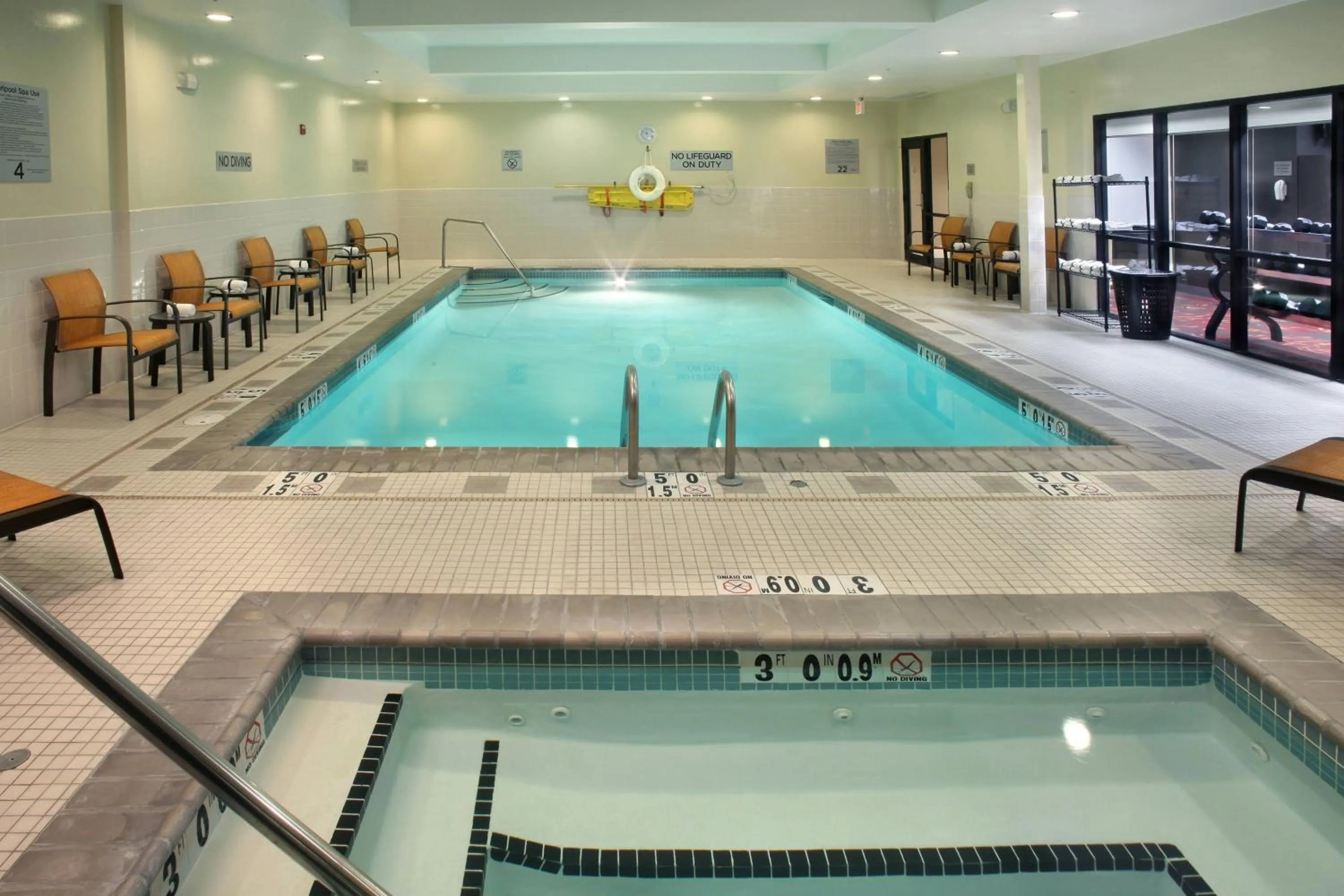 Swimming pool in Courtyard by Marriott Providence Warwick