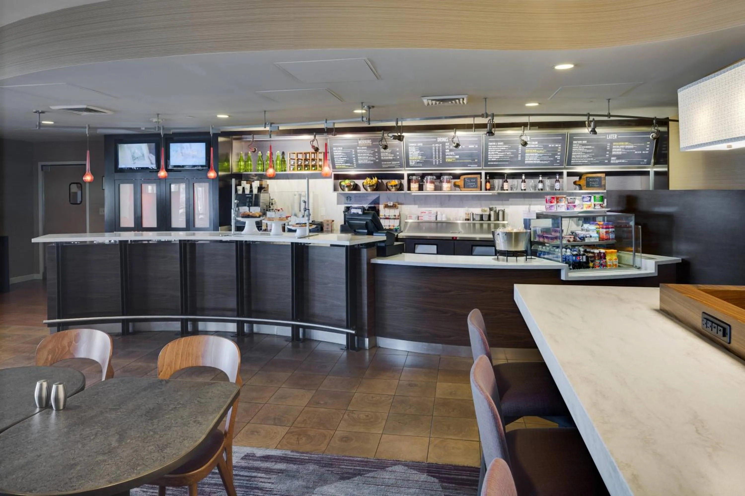 Lounge or bar in Courtyard by Marriott Providence Warwick