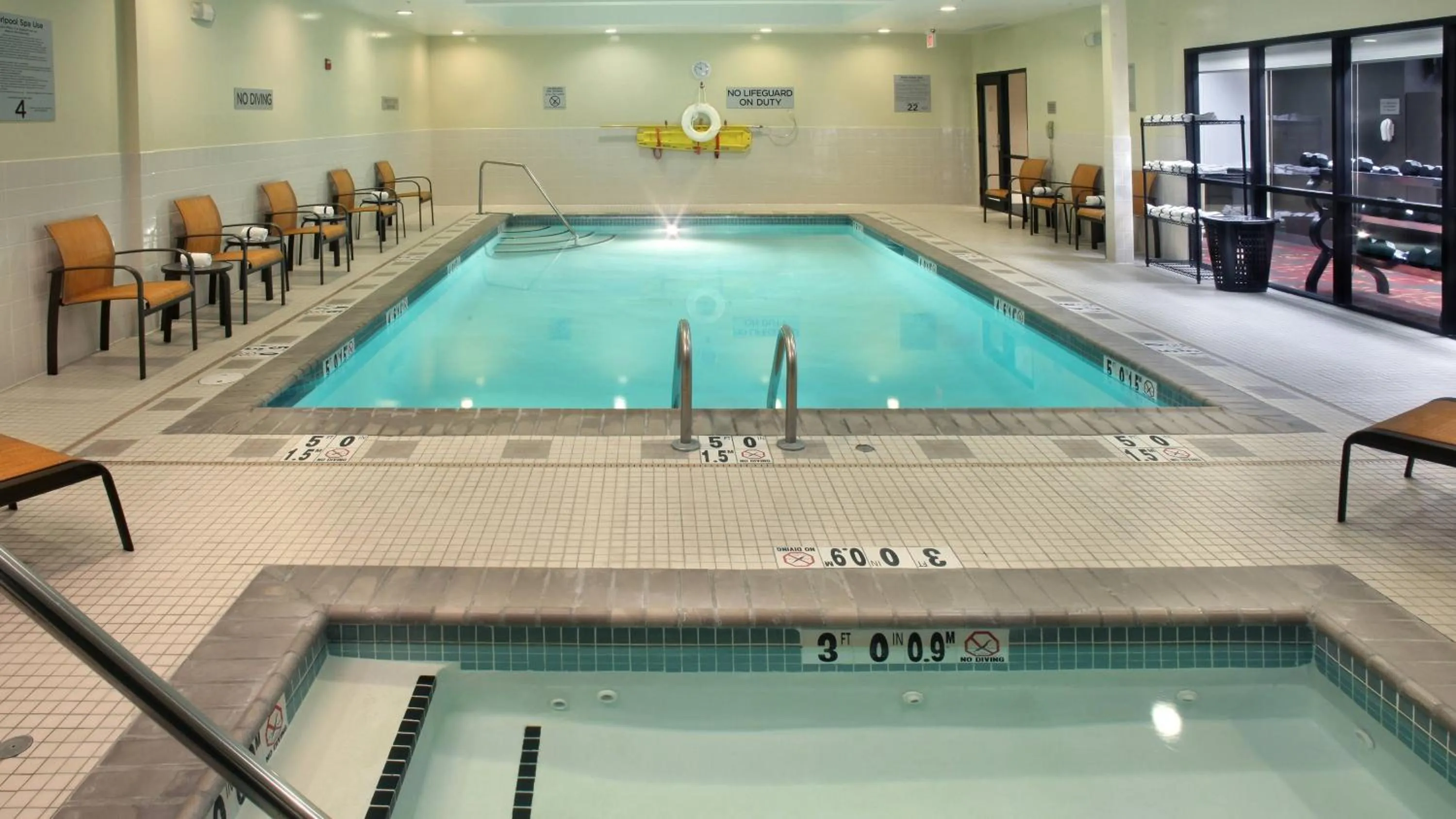 Swimming pool in Courtyard by Marriott Providence Warwick