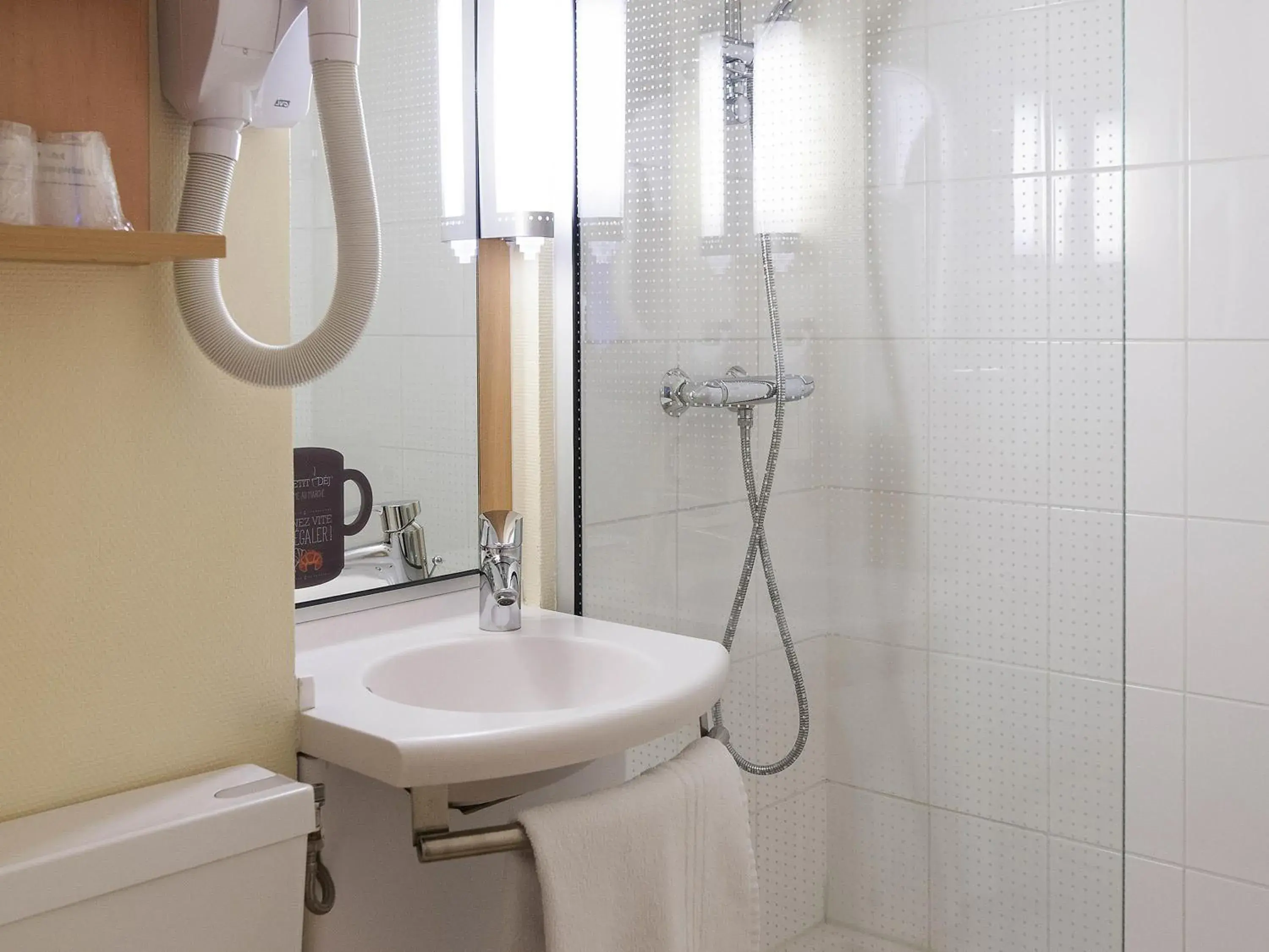 Bedroom in ibis Moulins Bedroom in ibis Moulins