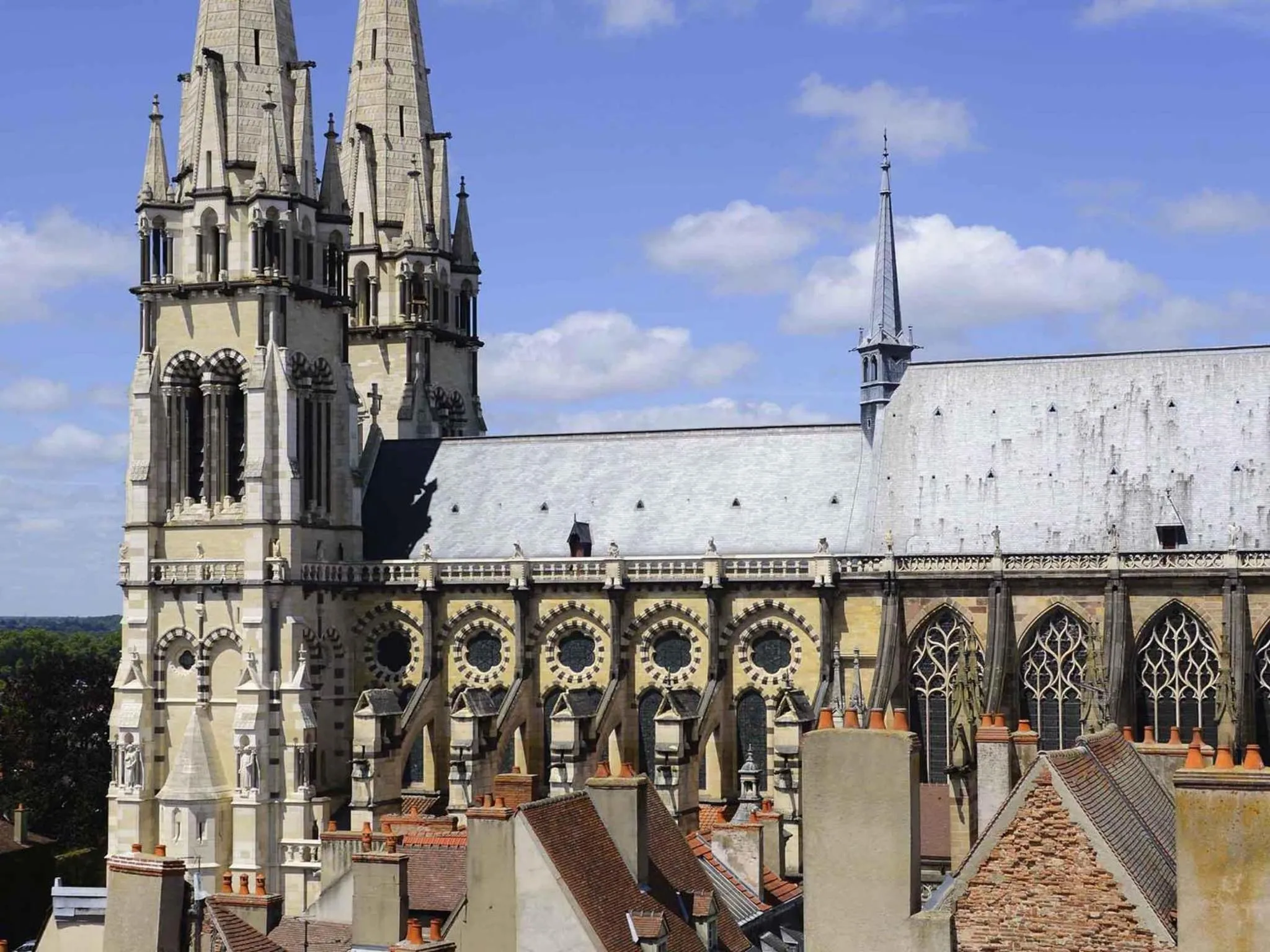 Property building in ibis Moulins