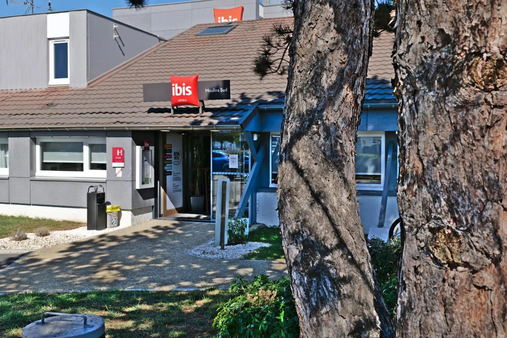 Property building in ibis Moulins