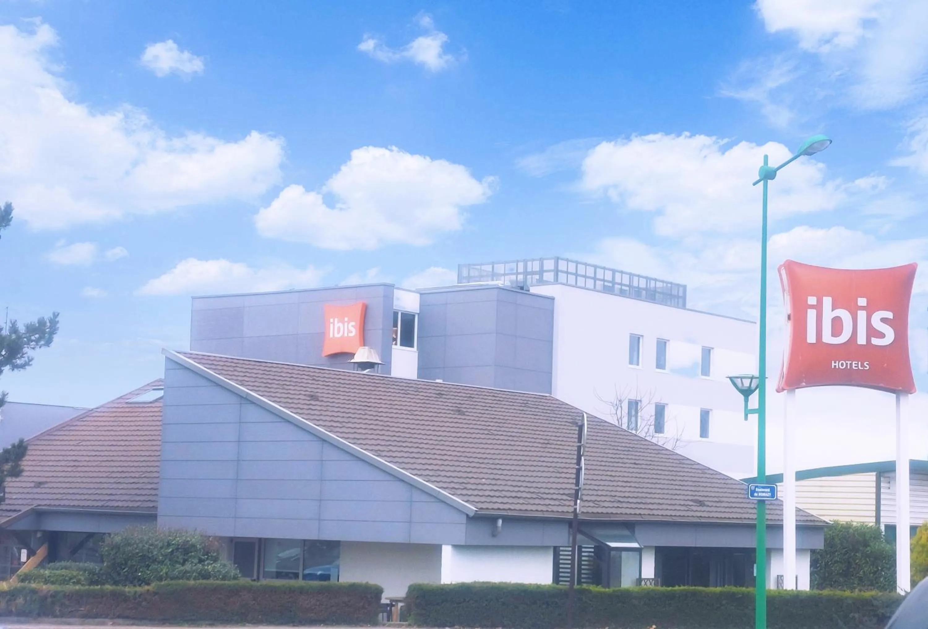 Property building in ibis Moulins