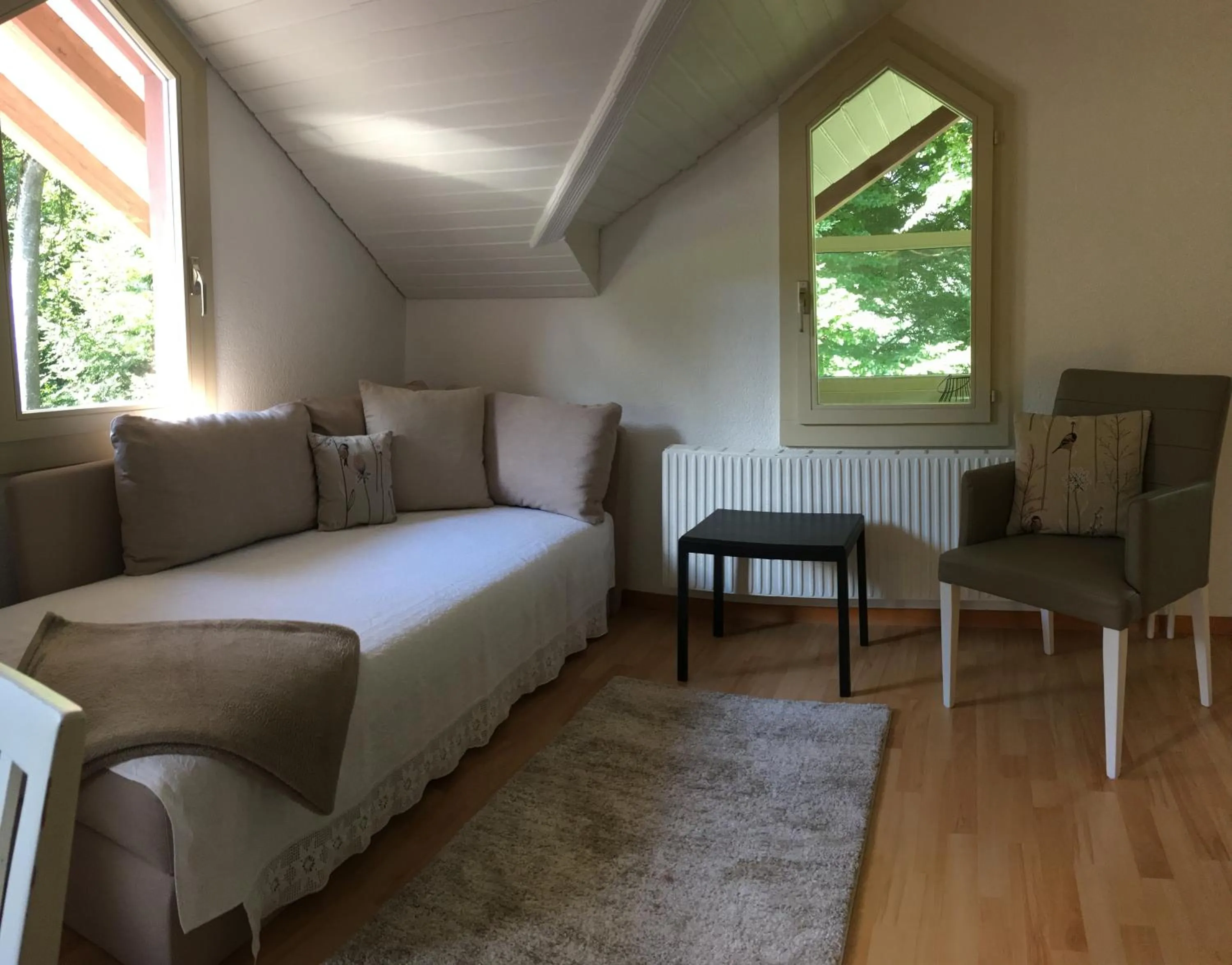 Living room, Bed in B3 Apartment