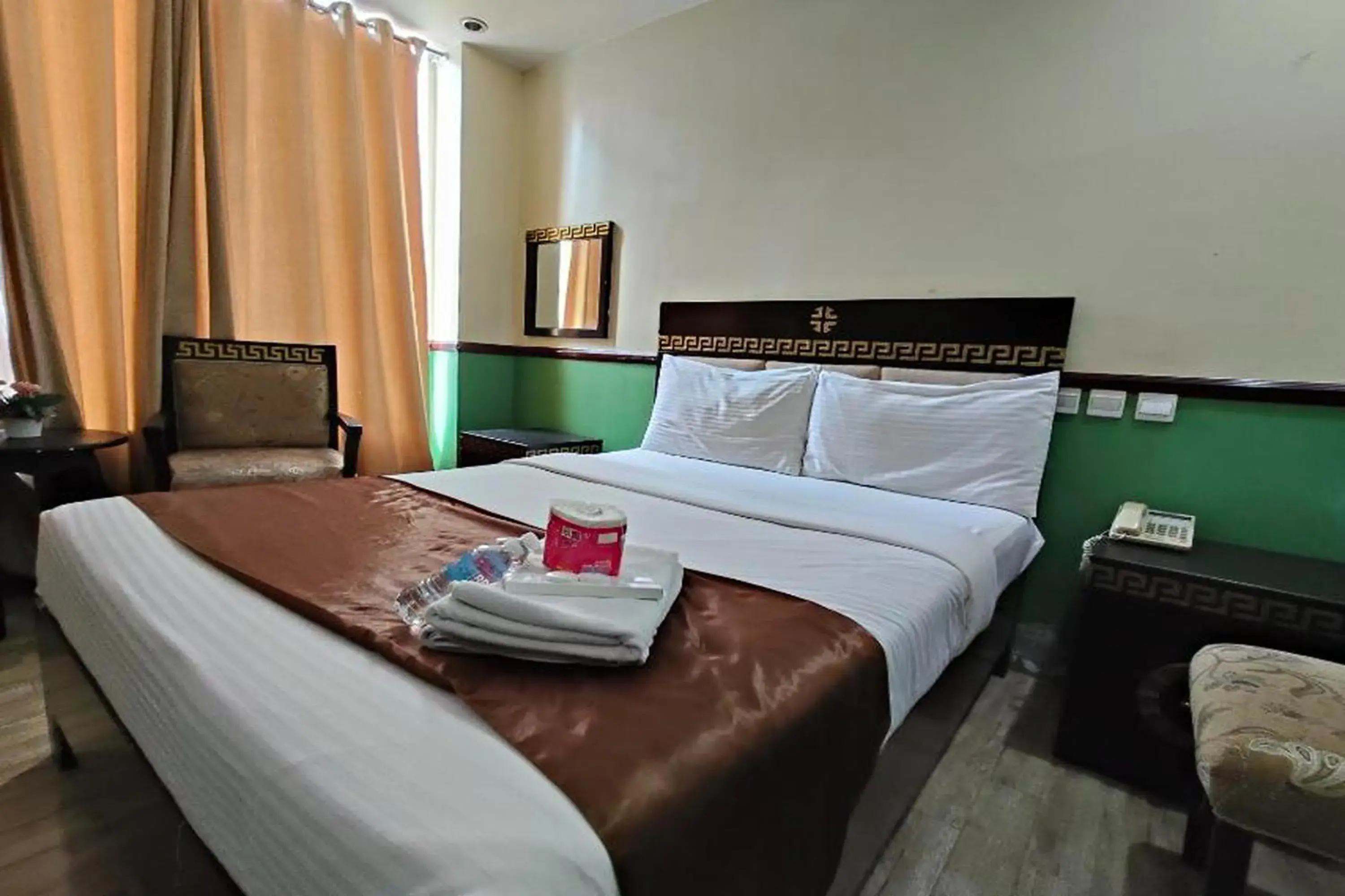 Photo of the whole room, Bed in Manila Crown Palace Hotel Photo of the whole room, Bed in Manila Crown Palace Hotel