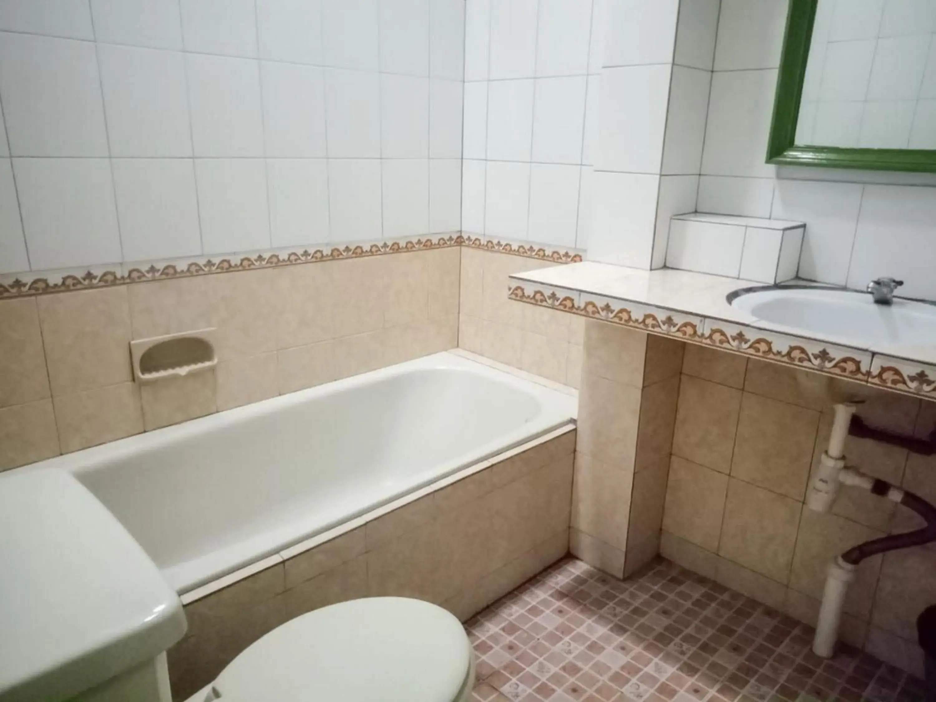 Bathroom in DATON HOUSE near Bali Zoo Ubud Mitra RedDoorz Bathroom in DATON HOUSE near Bali Zoo Ubud Mitra RedDoorz