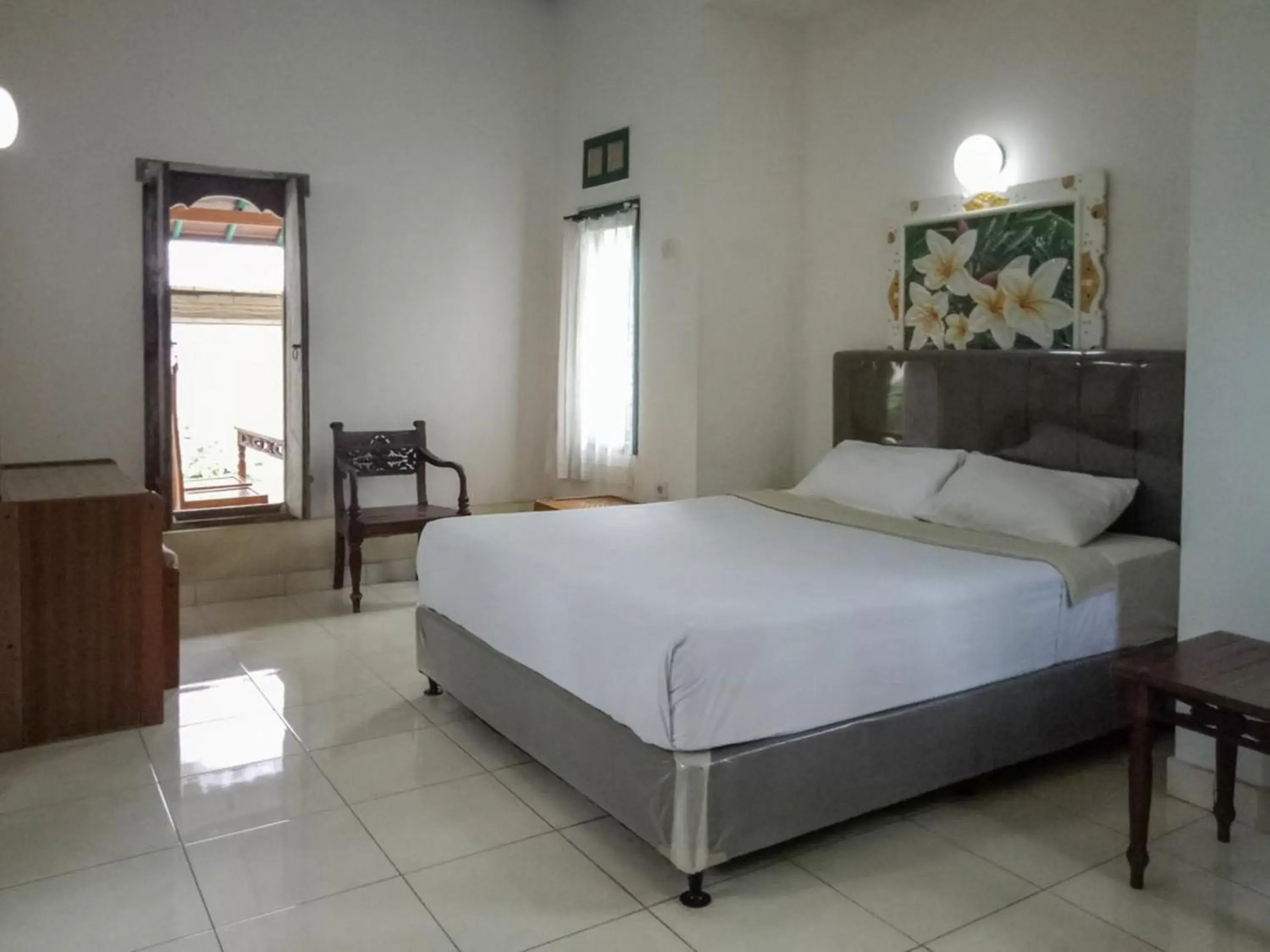 Photo of the whole room, Bed in DATON HOUSE near Bali Zoo Ubud Mitra RedDoorz Photo of the whole room, Bed in DATON HOUSE near Bali Zoo Ubud Mitra RedDoorz