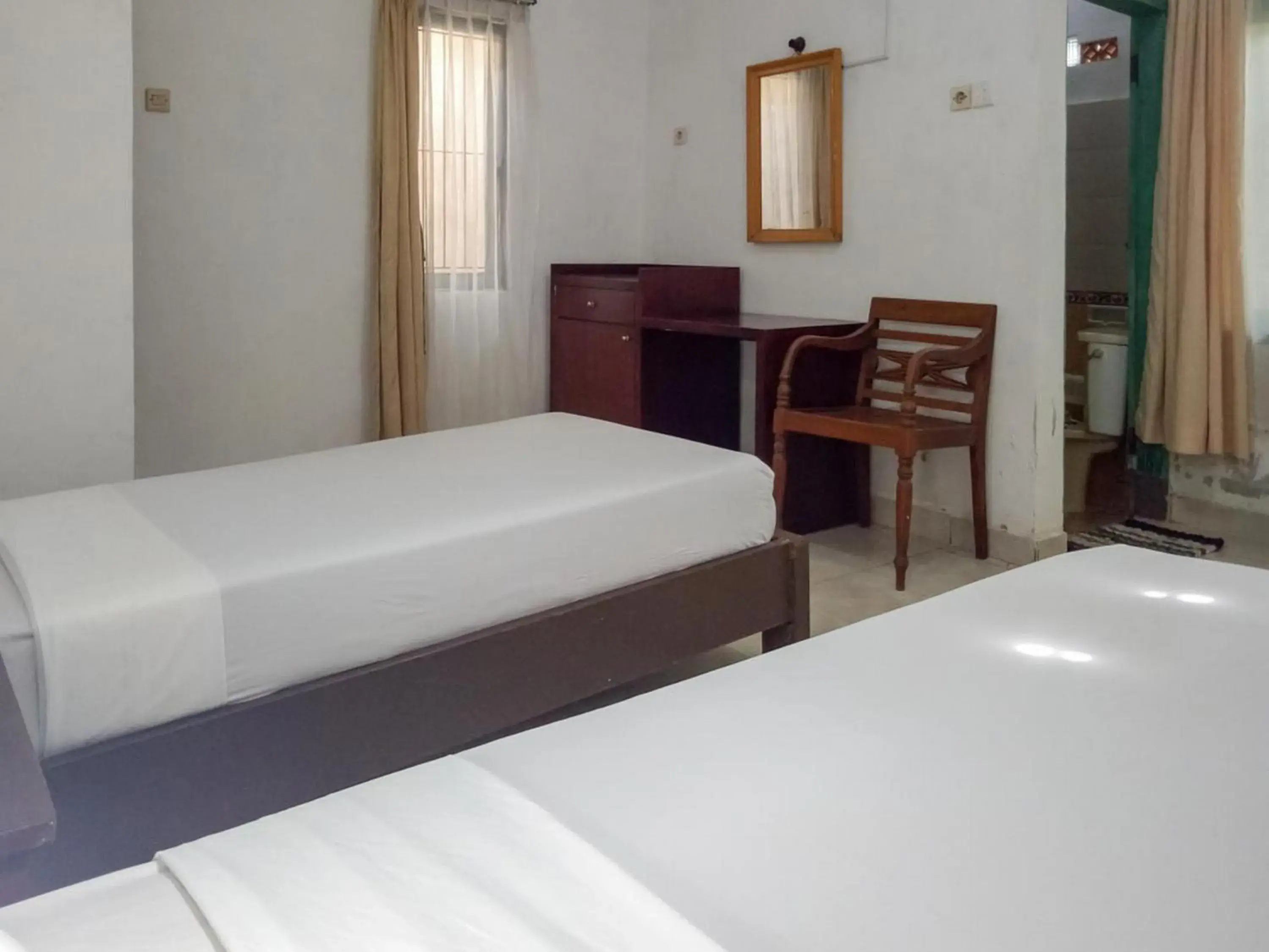 Photo of the whole room, Bed in DATON HOUSE near Bali Zoo Ubud Mitra RedDoorz Photo of the whole room, Bed in DATON HOUSE near Bali Zoo Ubud Mitra RedDoorz