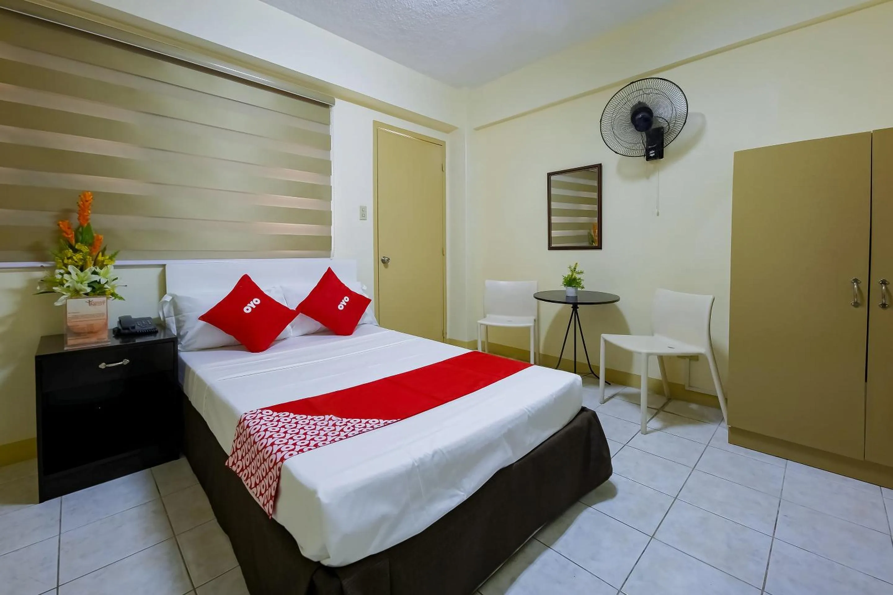 Bedroom in OYO 840 Orangenest Apartelle