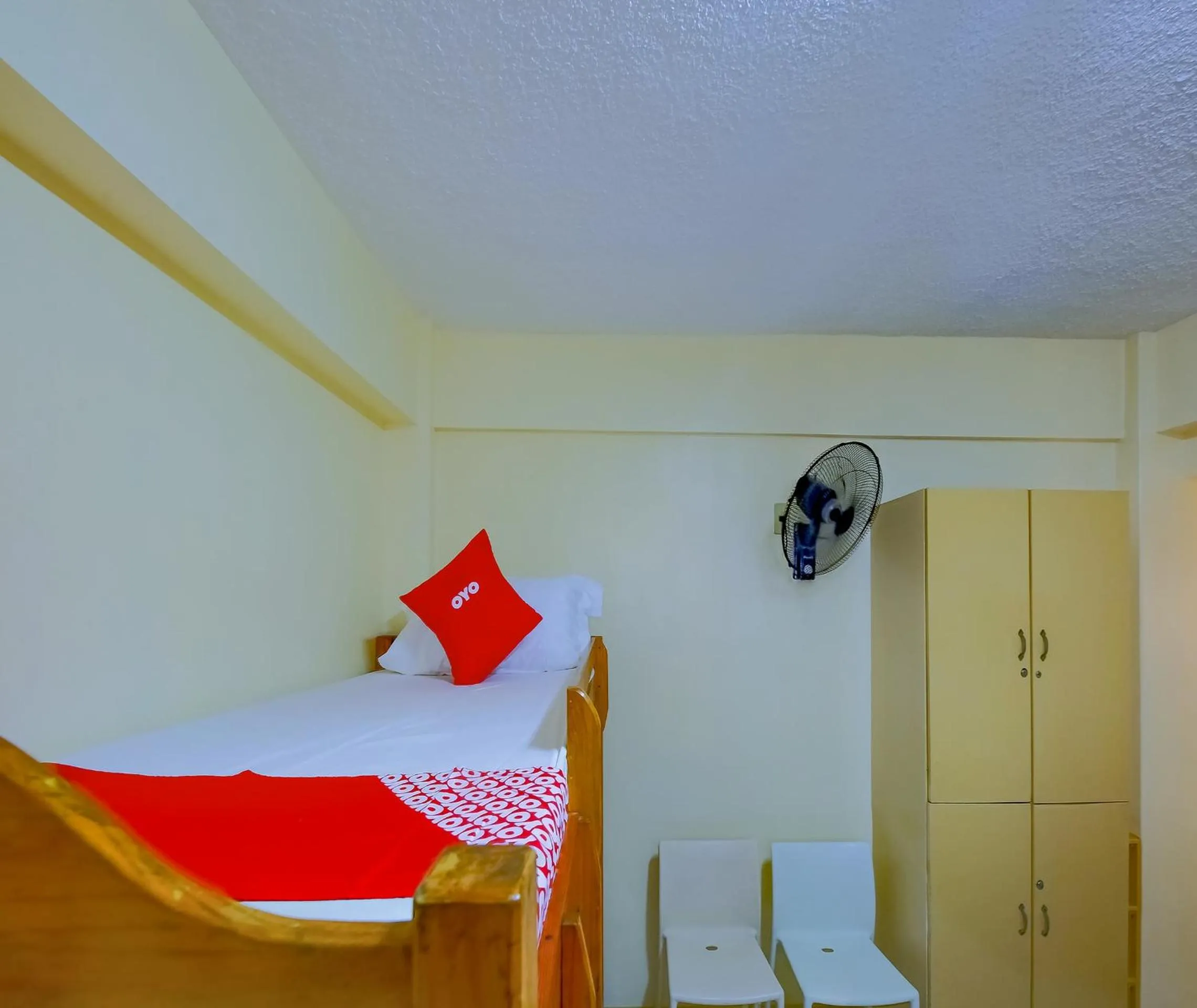 Bedroom in OYO 840 Orangenest Apartelle