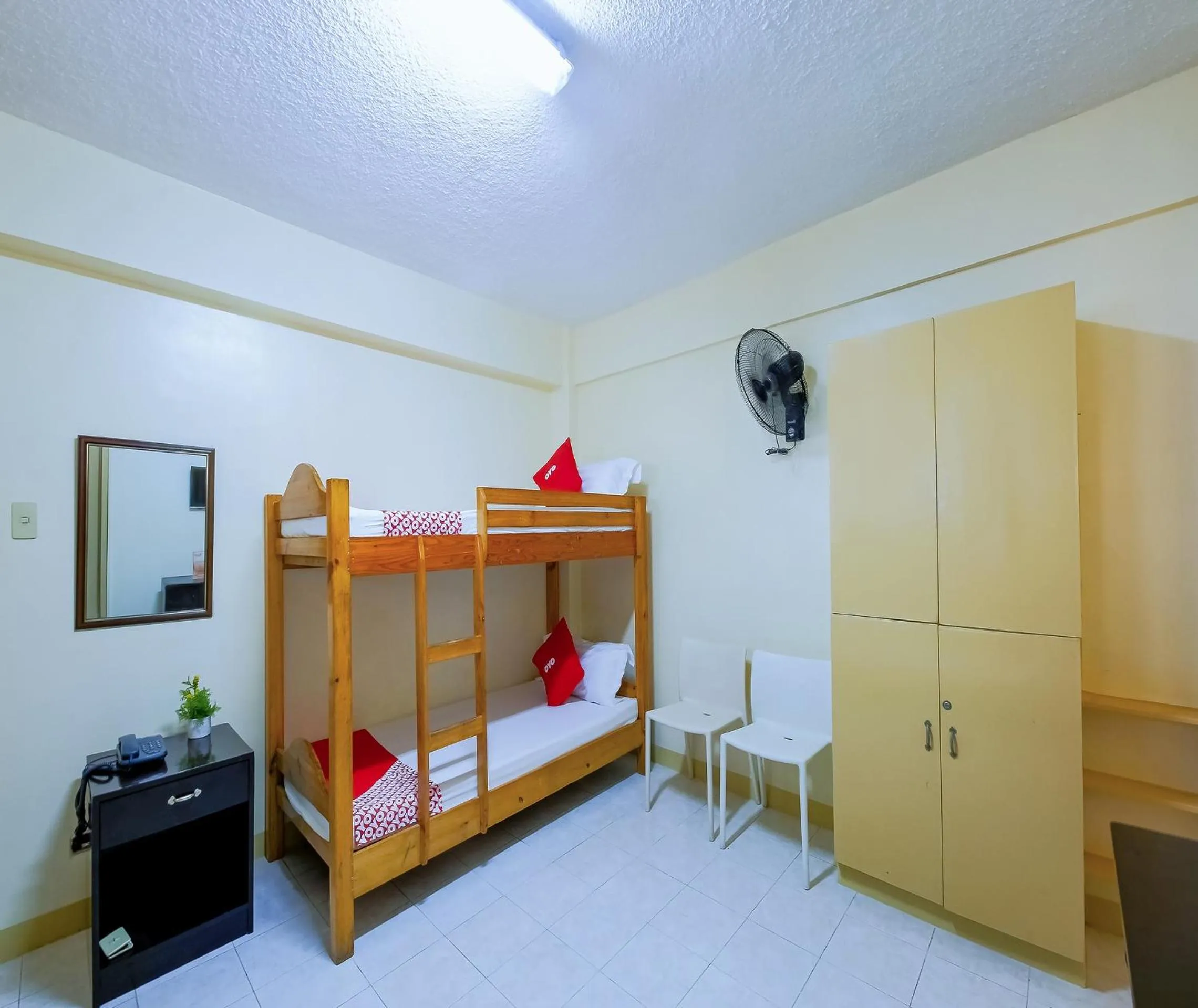 Bedroom in OYO 840 Orangenest Apartelle