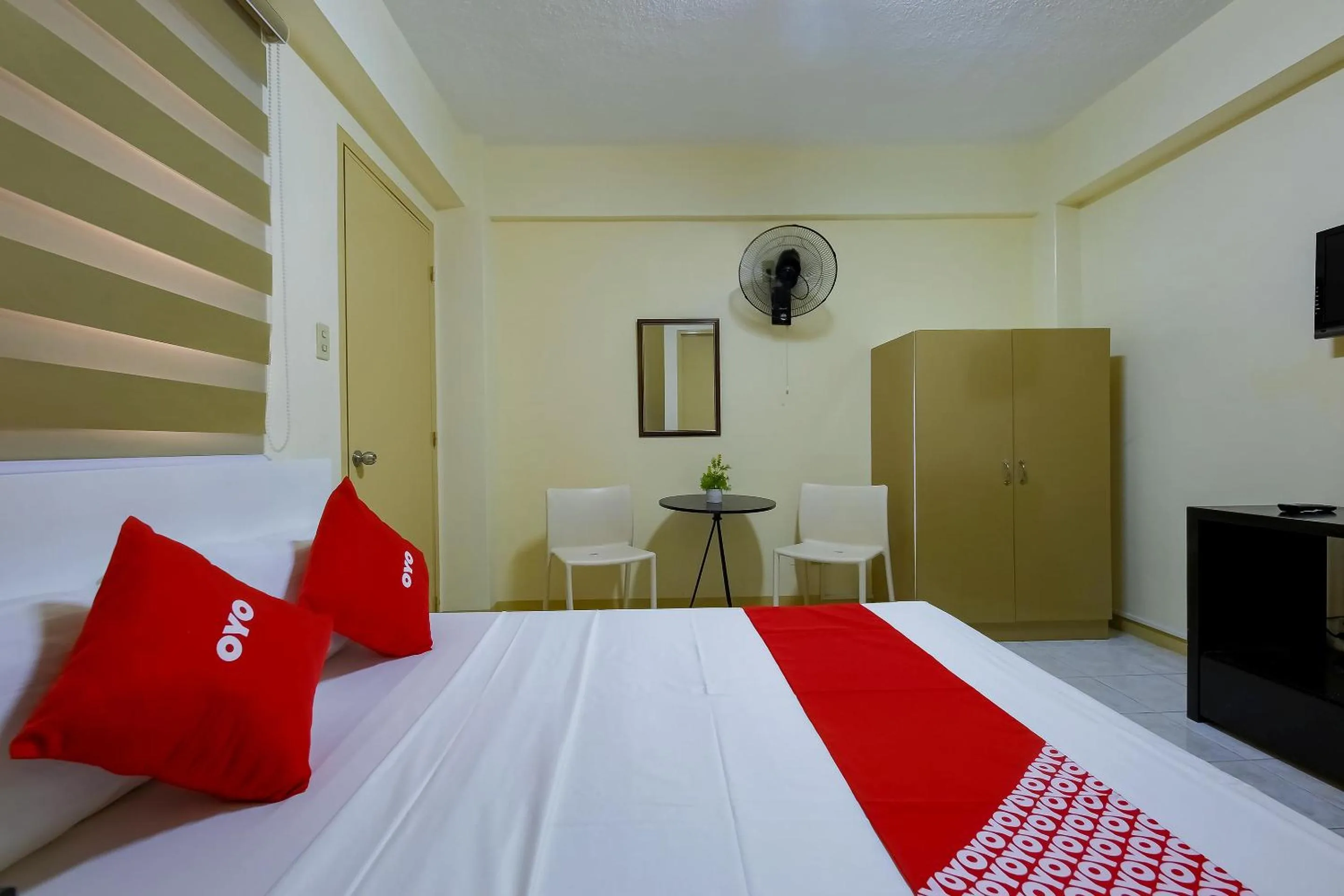 Bedroom in OYO 840 Orangenest Apartelle