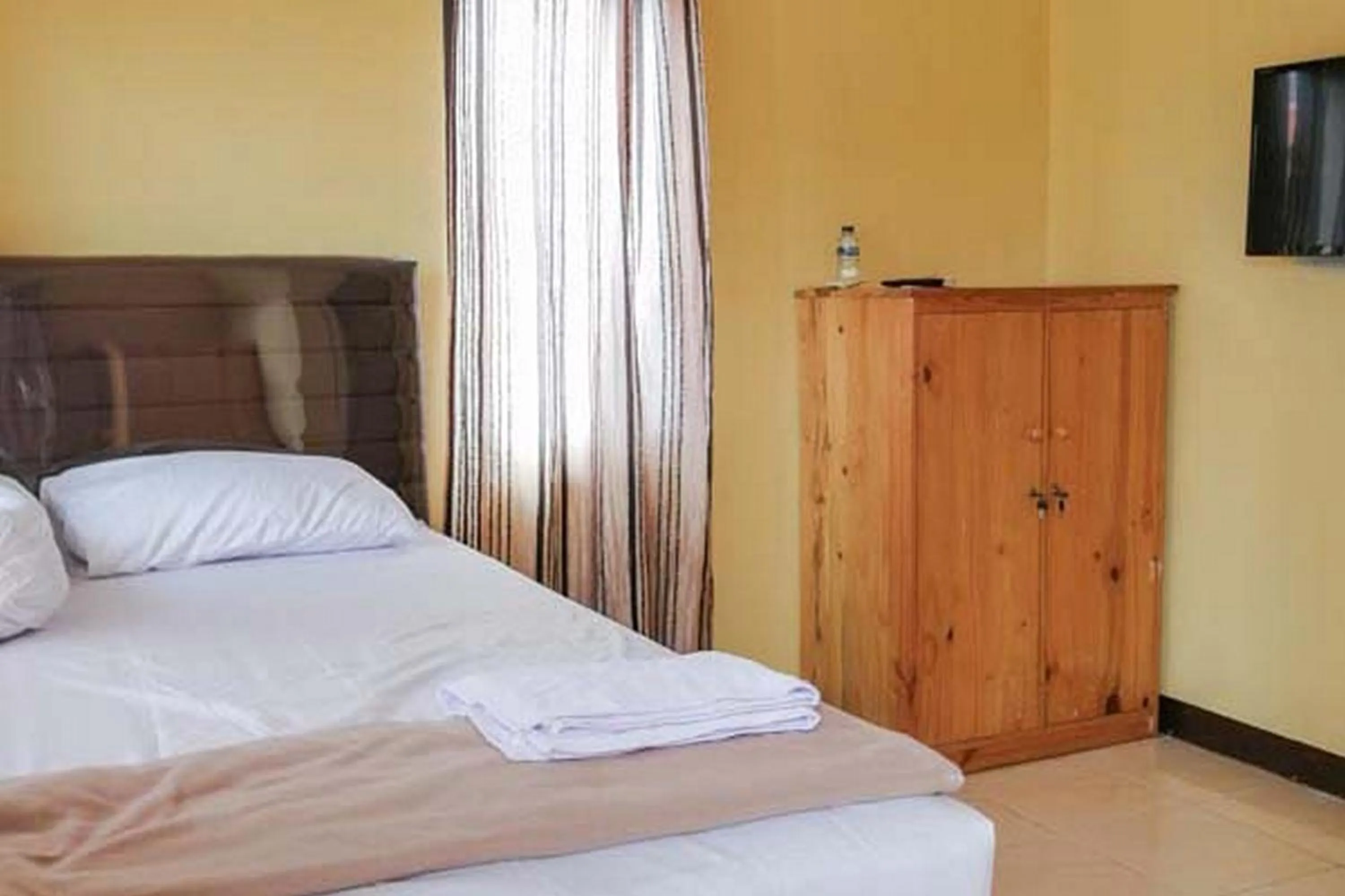 Bedroom in Risqia Syariah TOD M1 Bandara Soekarno Hatta Mitra RedDoorz