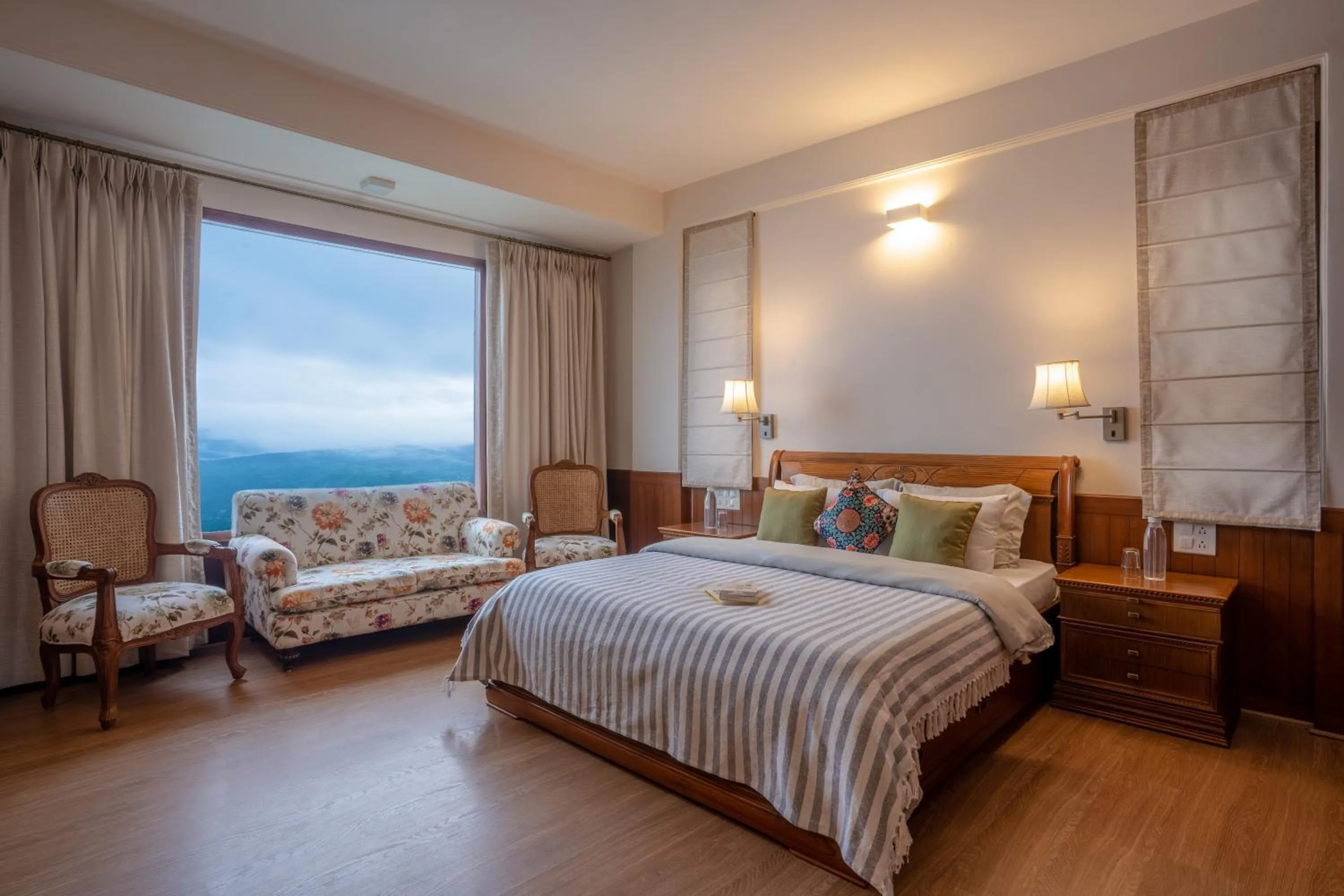 Three-Bedroom Apartment in 3 BHK Private Apartment in Shimla - Amazing view
