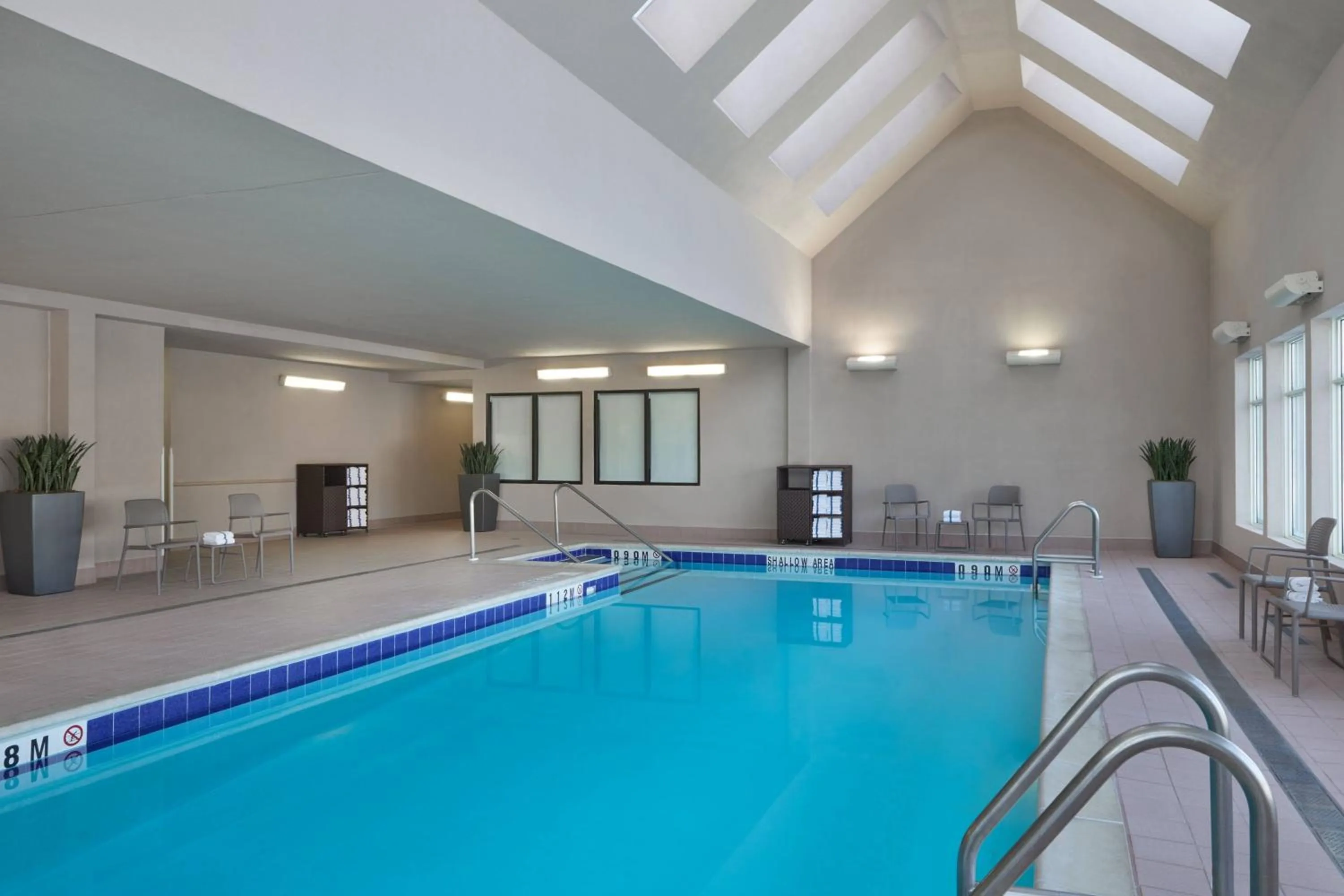 Swimming pool in Residence Inn by Marriott Toronto Airport