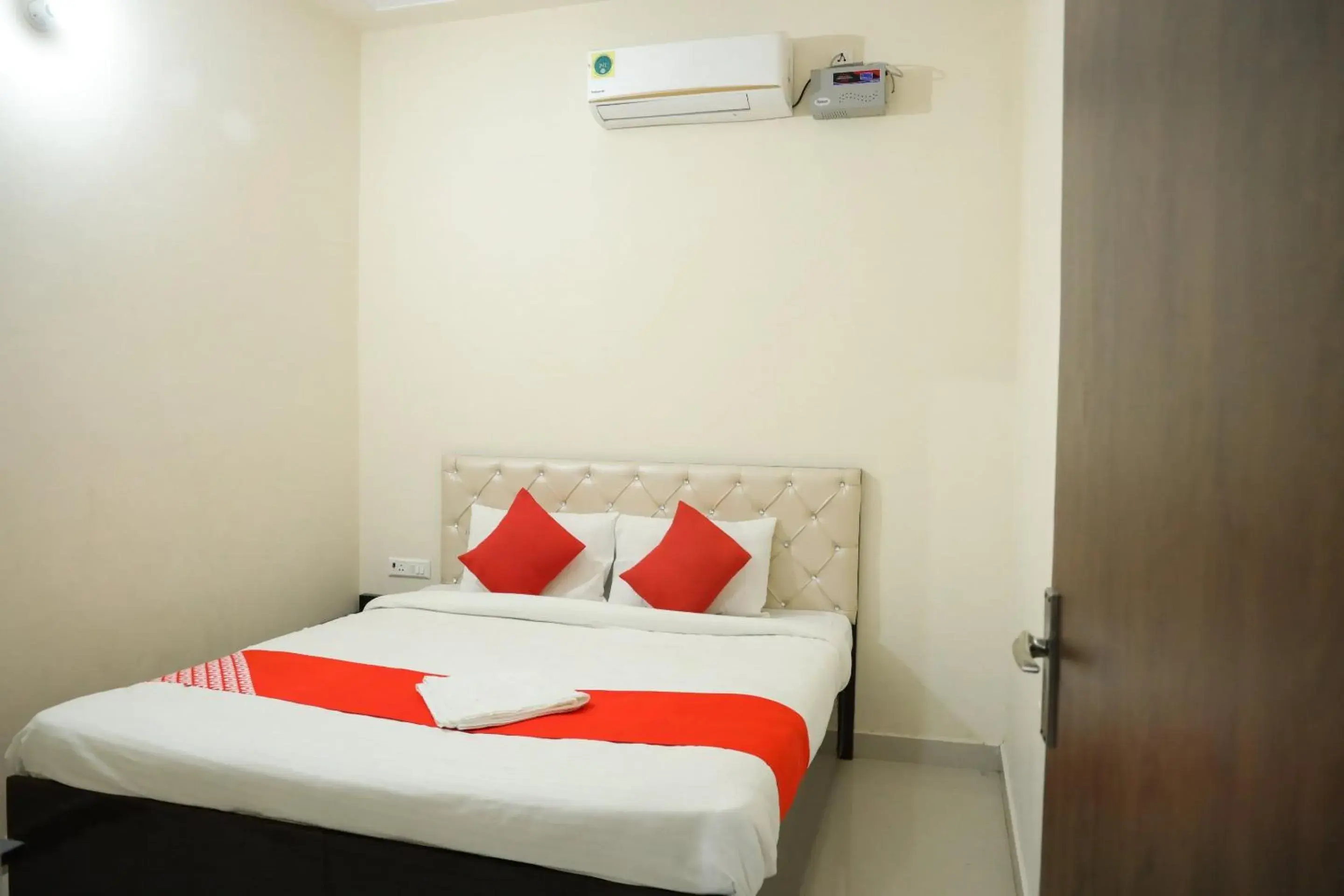 Bedroom, Bed in Hotel O Hmi International Bedroom, Bed in Hotel O Hmi International