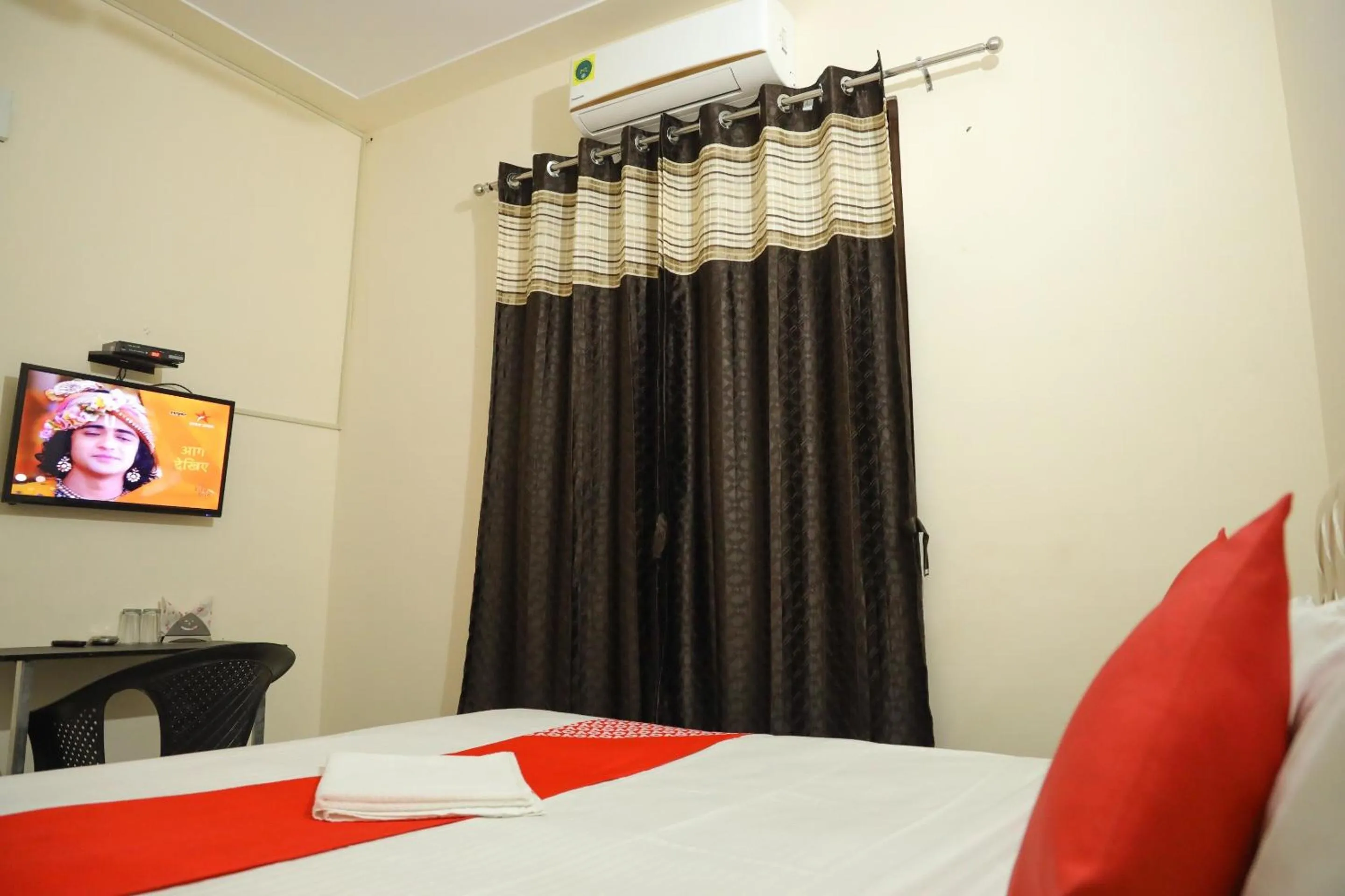 Bedroom, Bed in Hotel O Hmi International