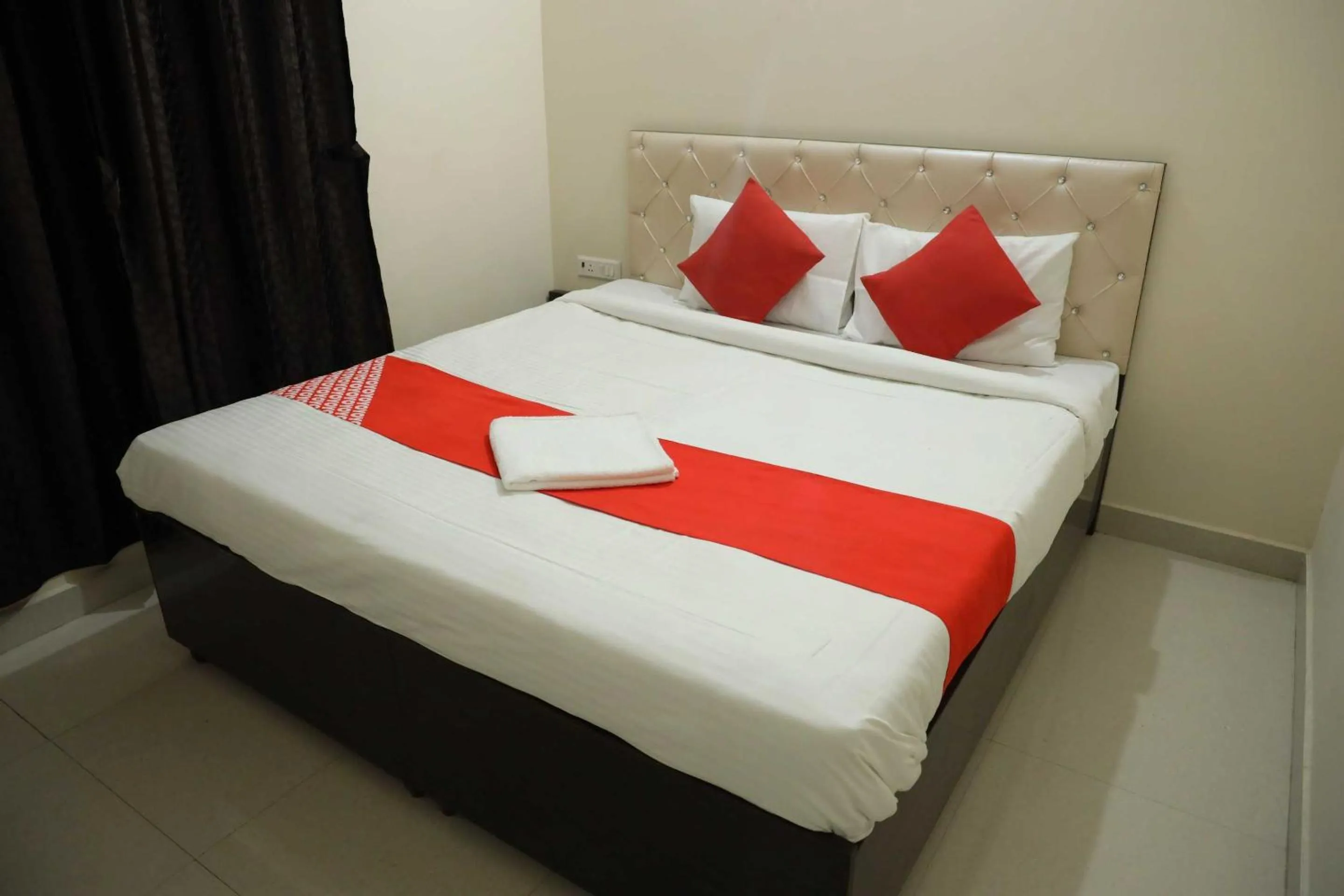 Bathroom, Bed in Hotel O Hmi International